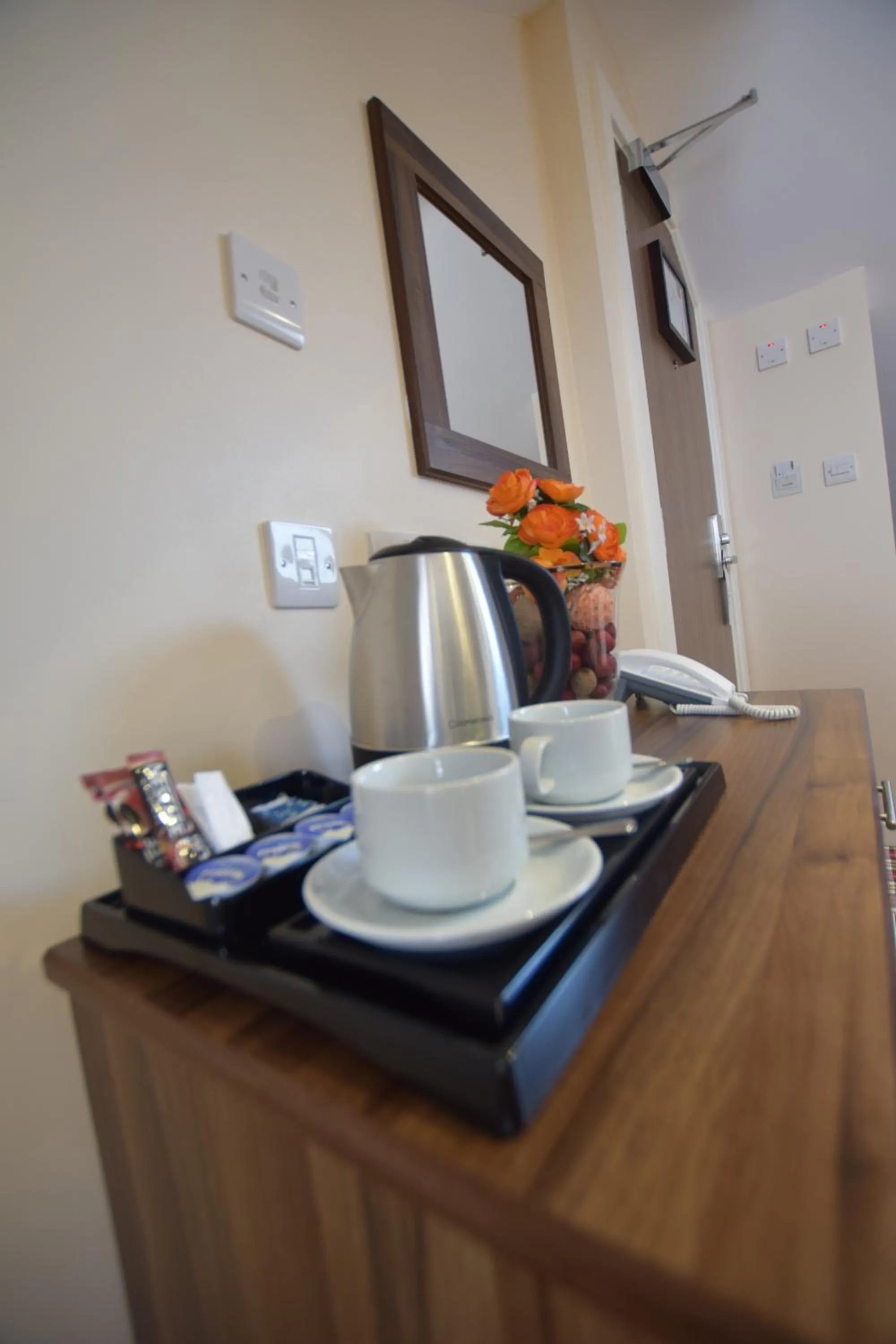 Coffee/tea facilities in Lucky 8 Hotel