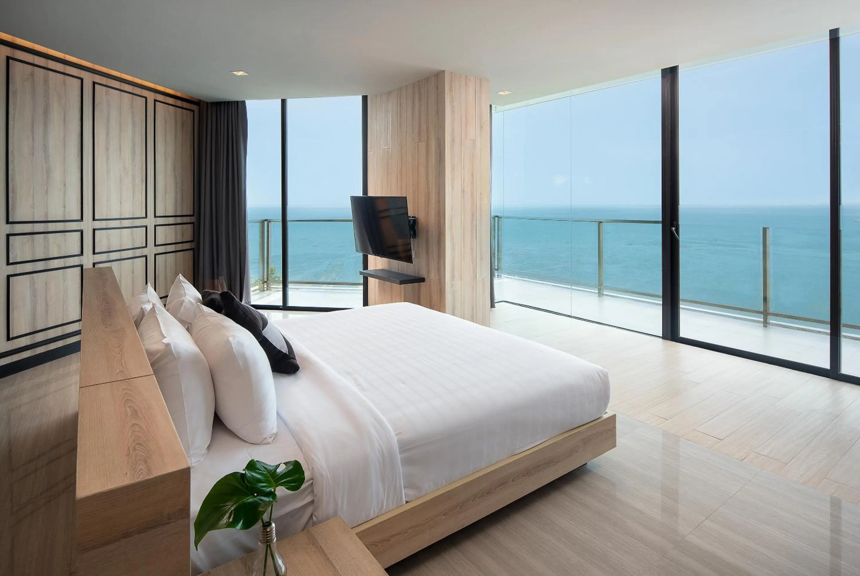 Photo of the whole room, Bed in Tsix5 Phenomenal Hotel Pattaya