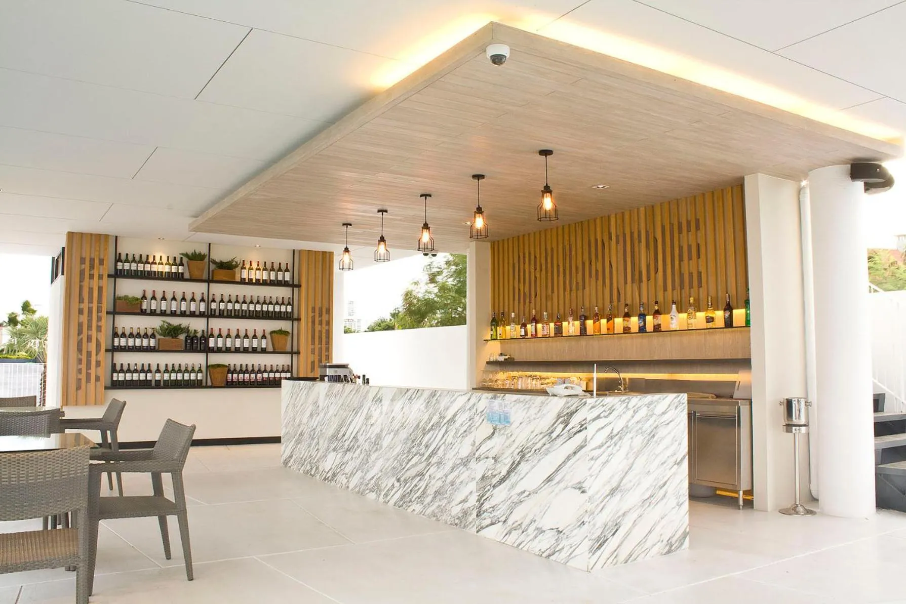 Lounge or bar in Tsix5 Phenomenal Hotel Pattaya