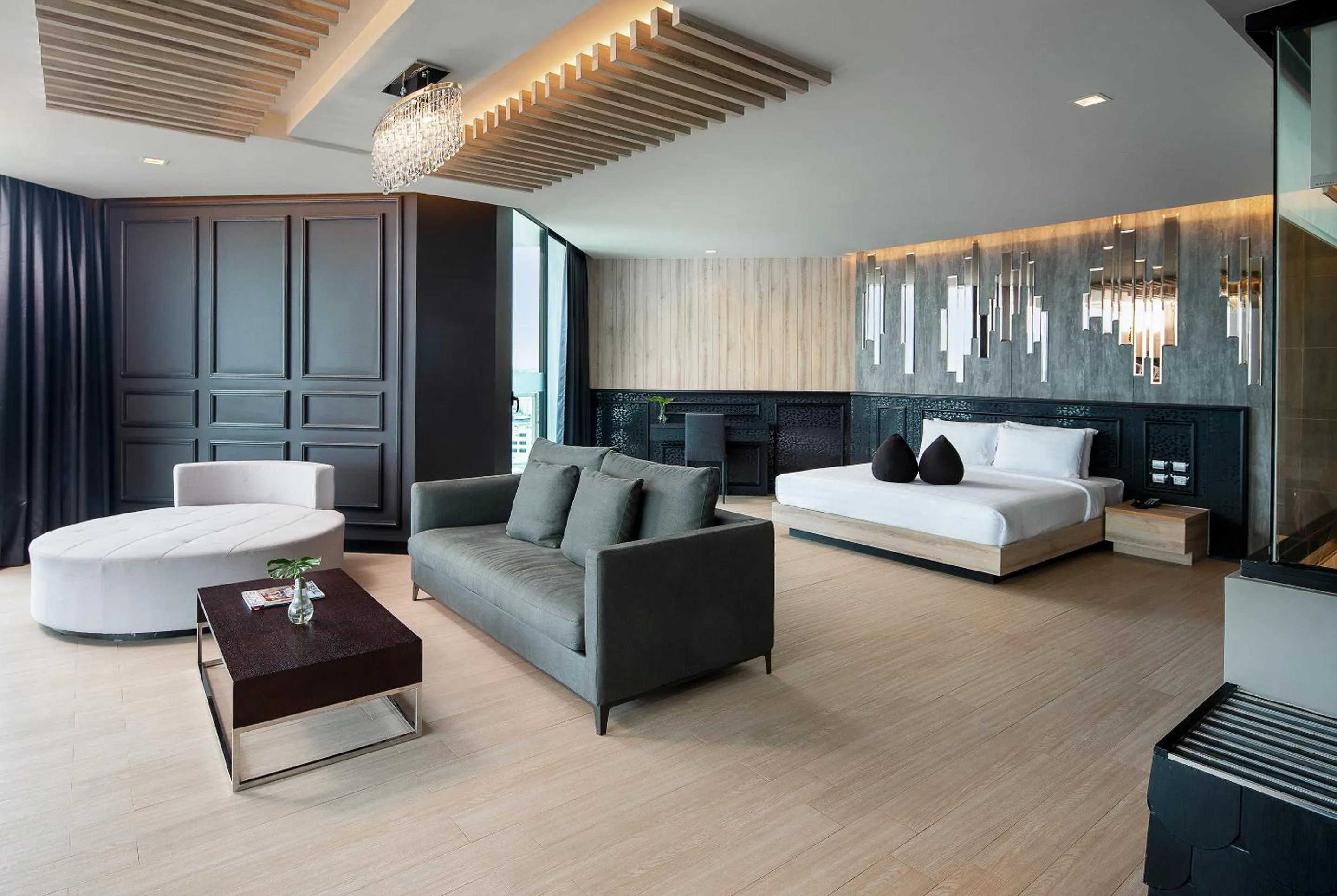 Photo of the whole room in Tsix5 Phenomenal Hotel Pattaya