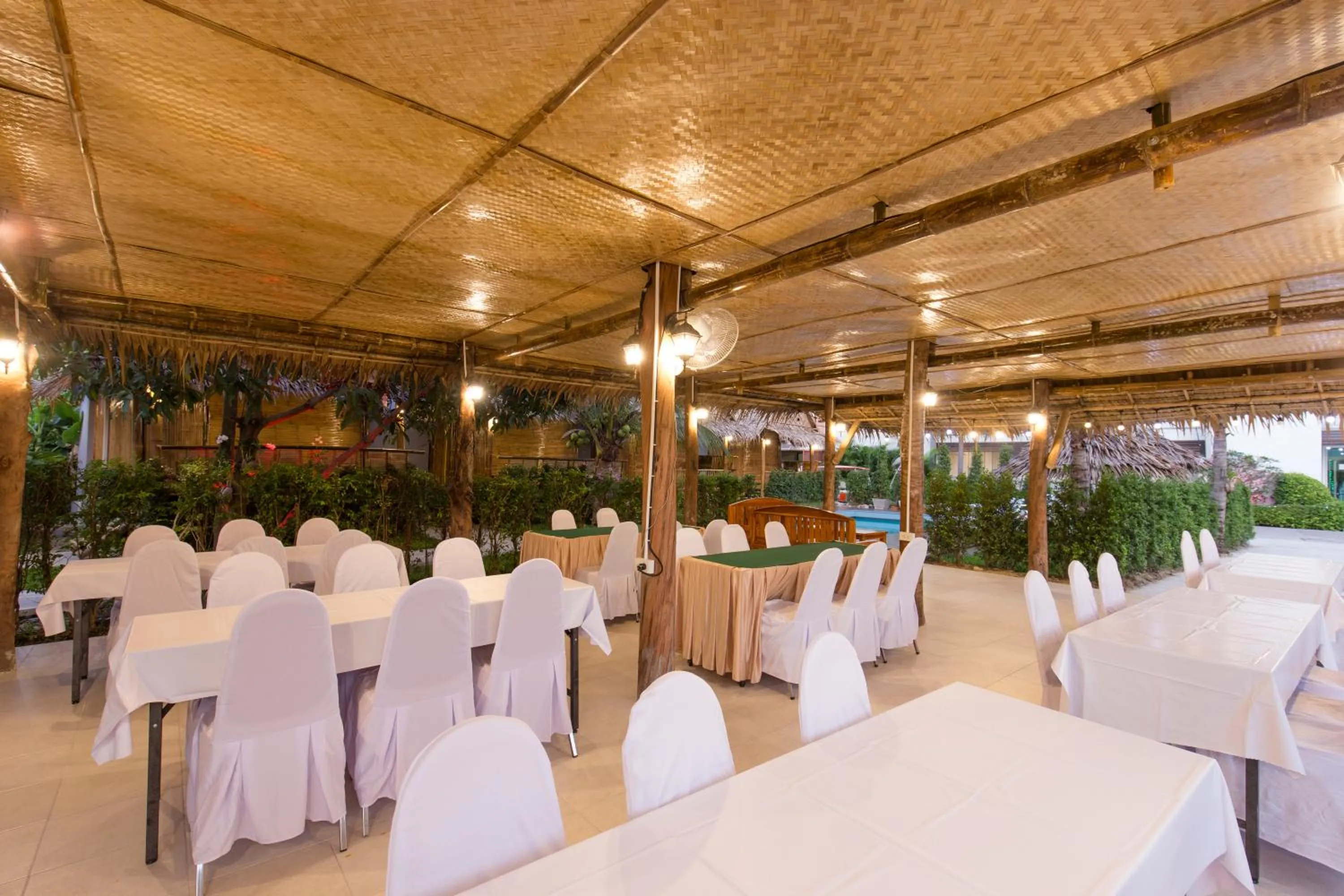 Banquet/Function facilities in Evergreen Resort Cha-am