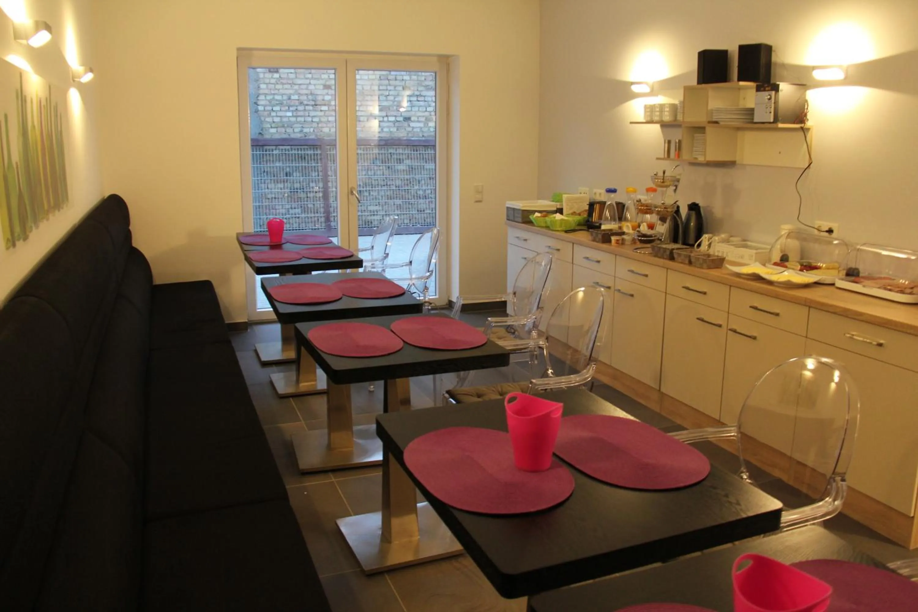 Restaurant/places to eat in Victoria Living