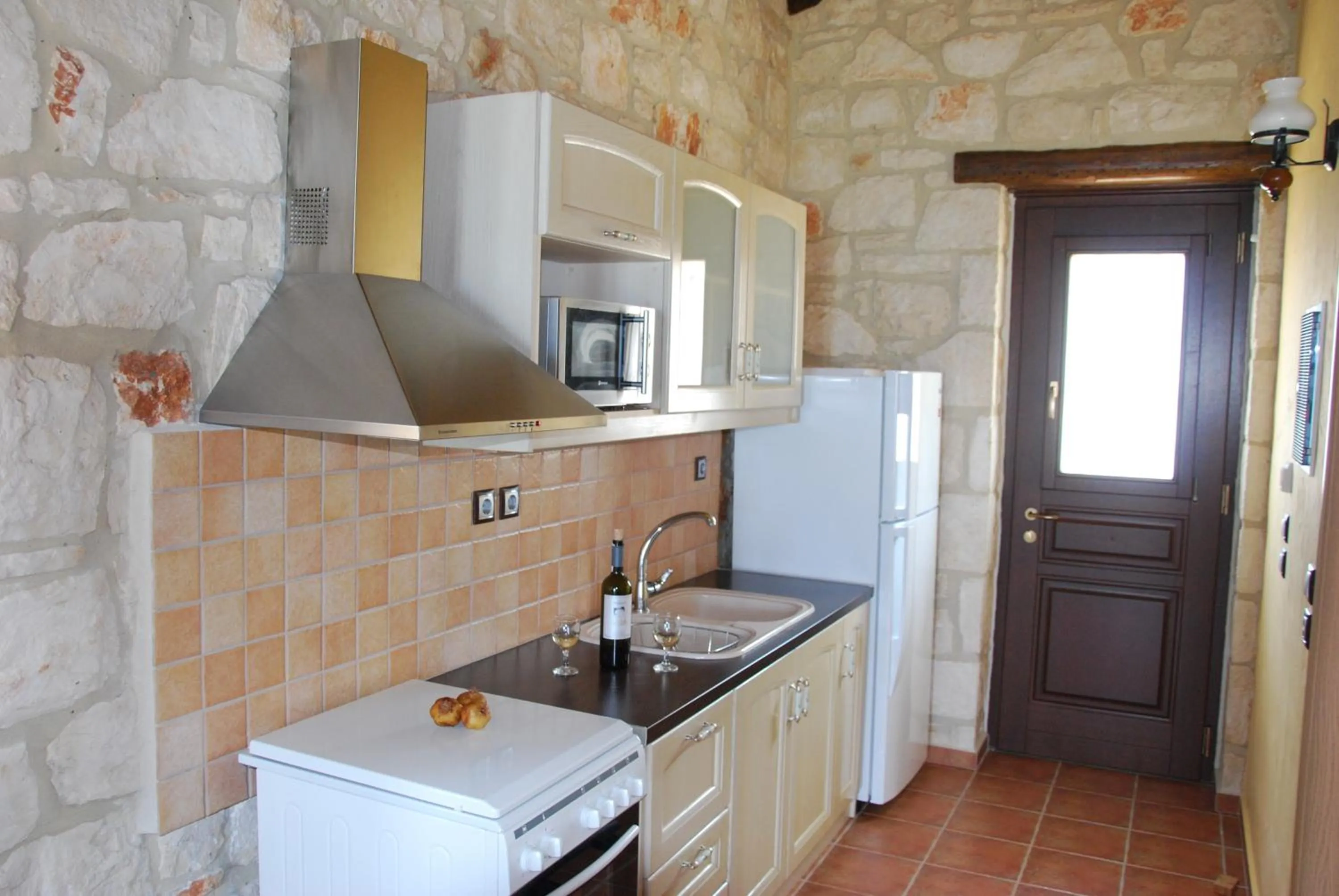 Kitchen or kitchenette in Kavos Psarou Villas