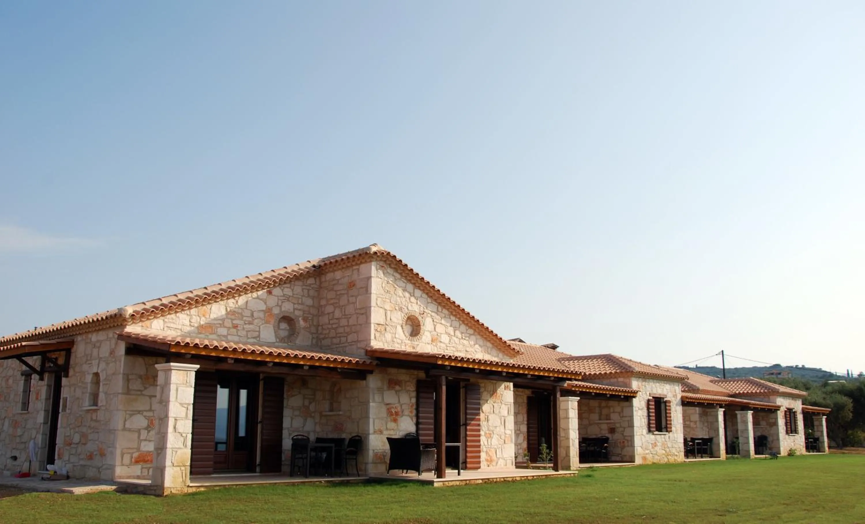 Property building in Kavos Psarou Villas