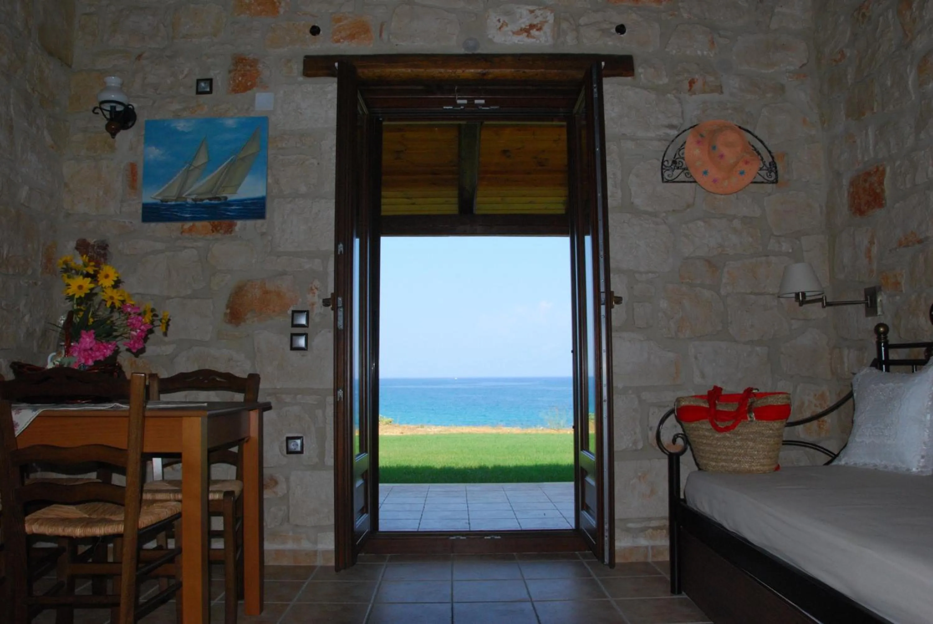 Living room in Kavos Psarou Villas