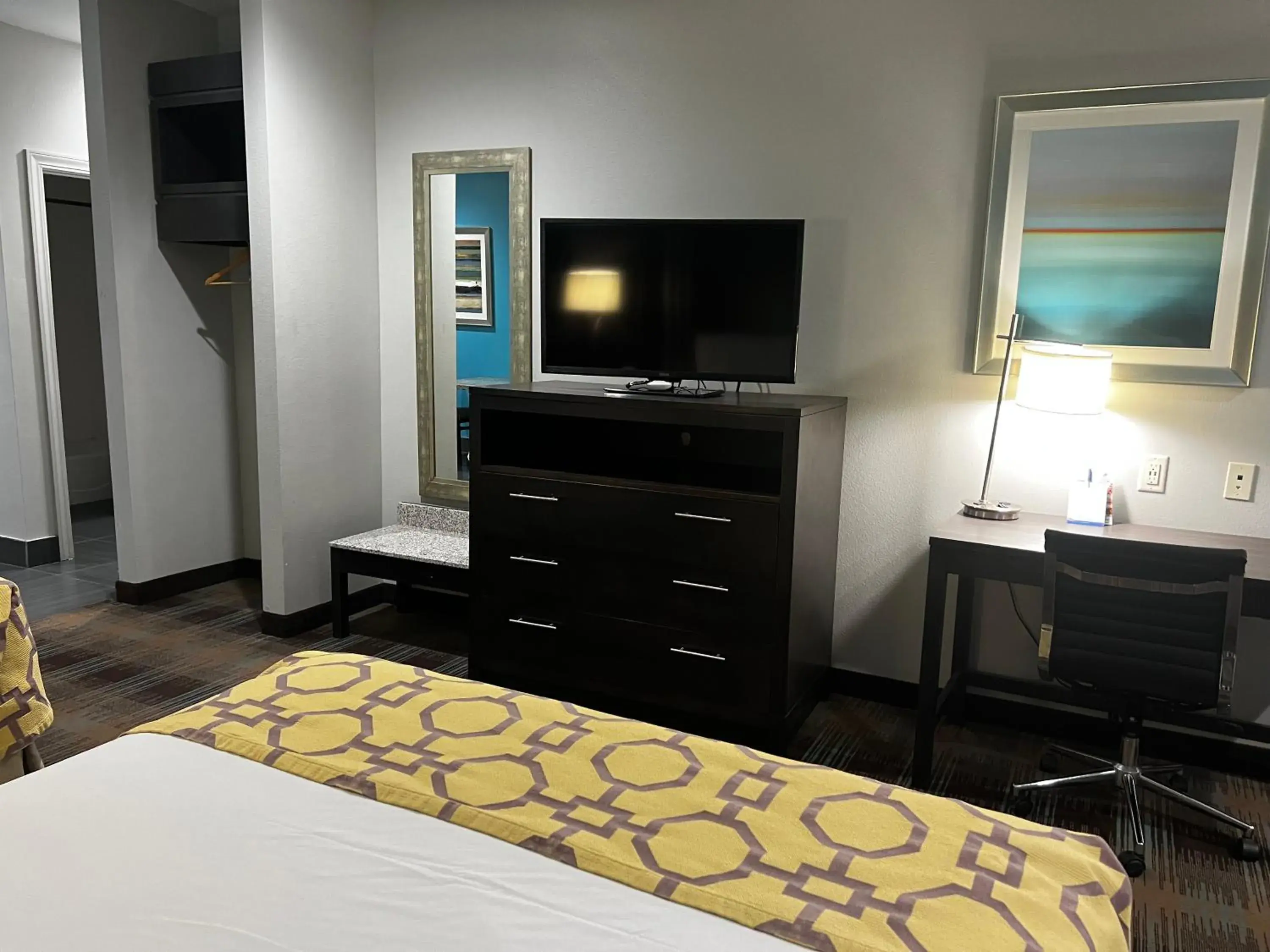 Property building, Bed in Baymont by Wyndham Bryan College Station Property building, Bed in Baymont by Wyndham Bryan College Station