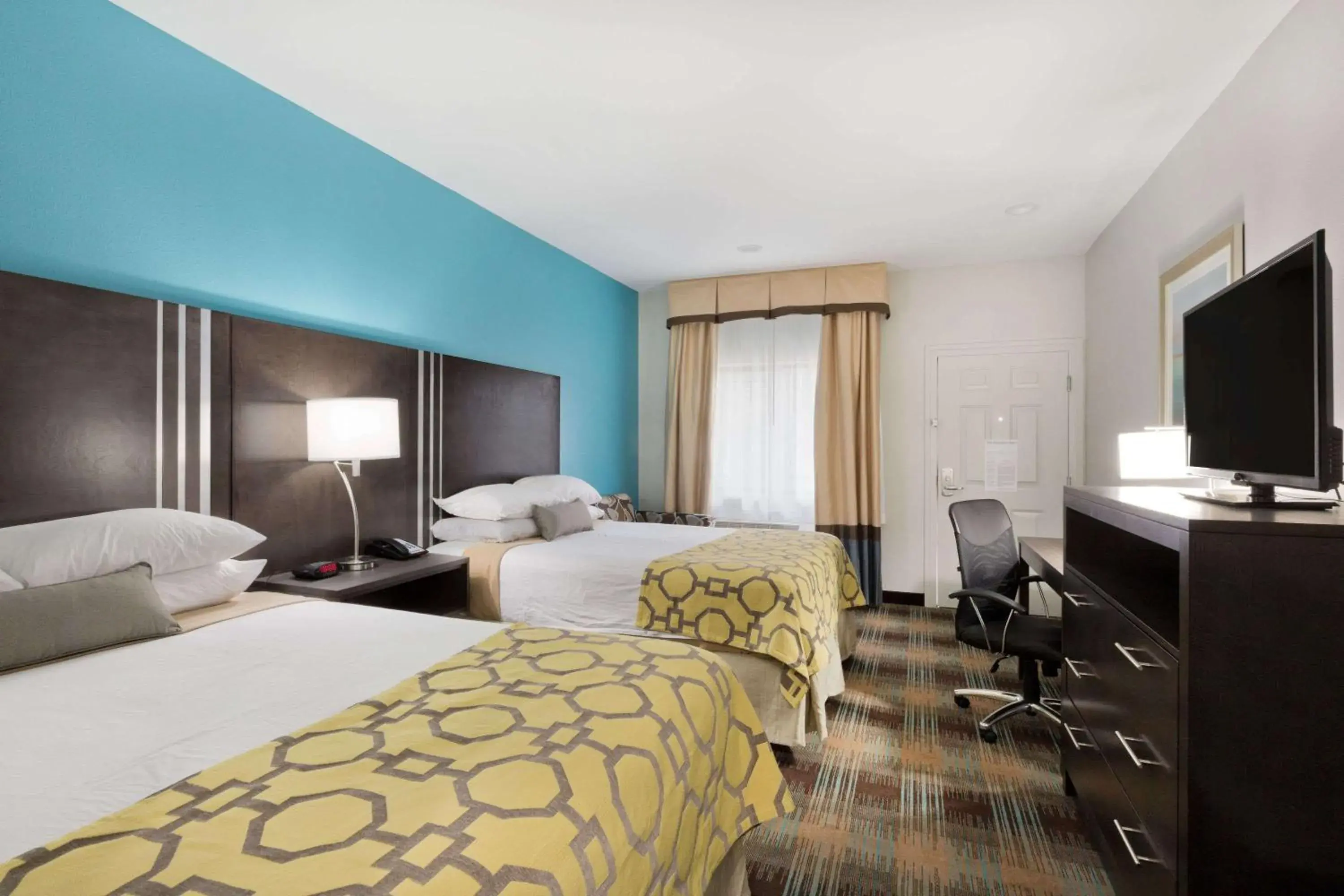 Queen Suite with Roll-In Shower - Mobilty/Hearing Accessible - Non-Smoking in Baymont by Wyndham Bryan College Station Queen Suite with Roll-In Shower - Mobilty/Hearing Accessible - Non-Smoking in Baymont by Wyndham Bryan College Station