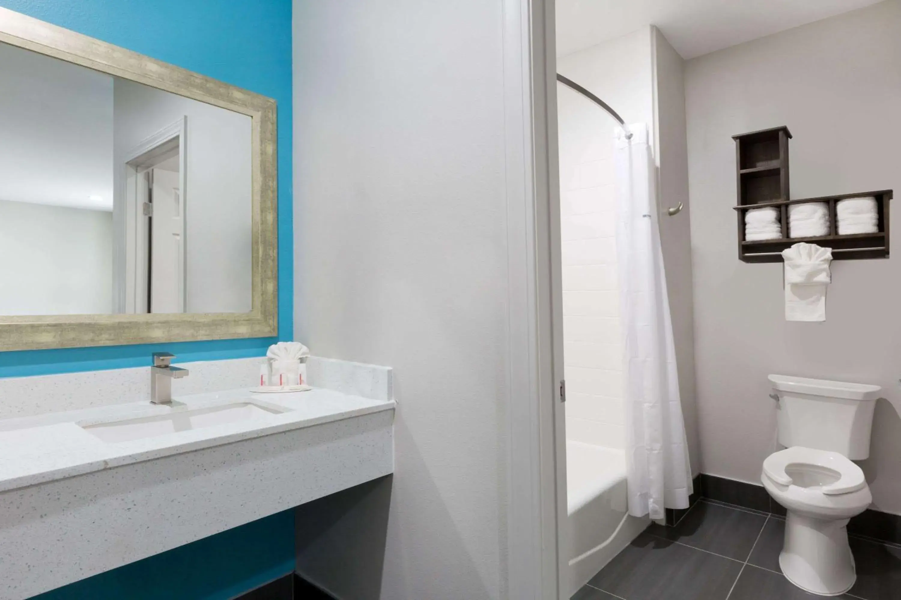 King Room - Non-Smoking in Baymont by Wyndham Bryan College Station King Room - Non-Smoking in Baymont by Wyndham Bryan College Station