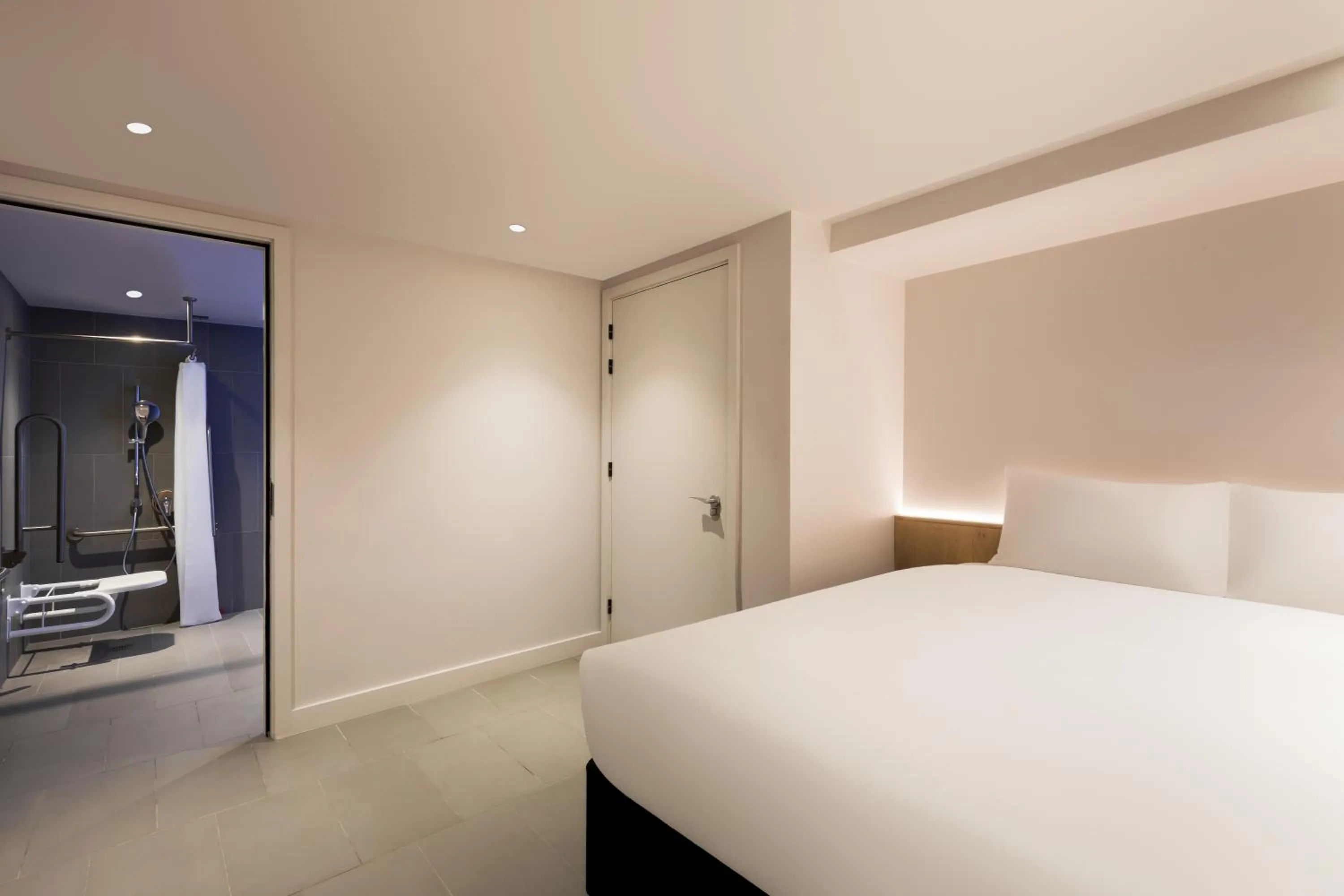 Bedroom, Bed in Zedwell Underground Hotel Park Lane