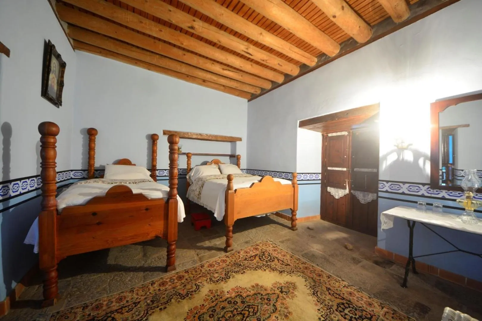 Photo of the whole room, Bed in Copper Canyon Riverside Lodge