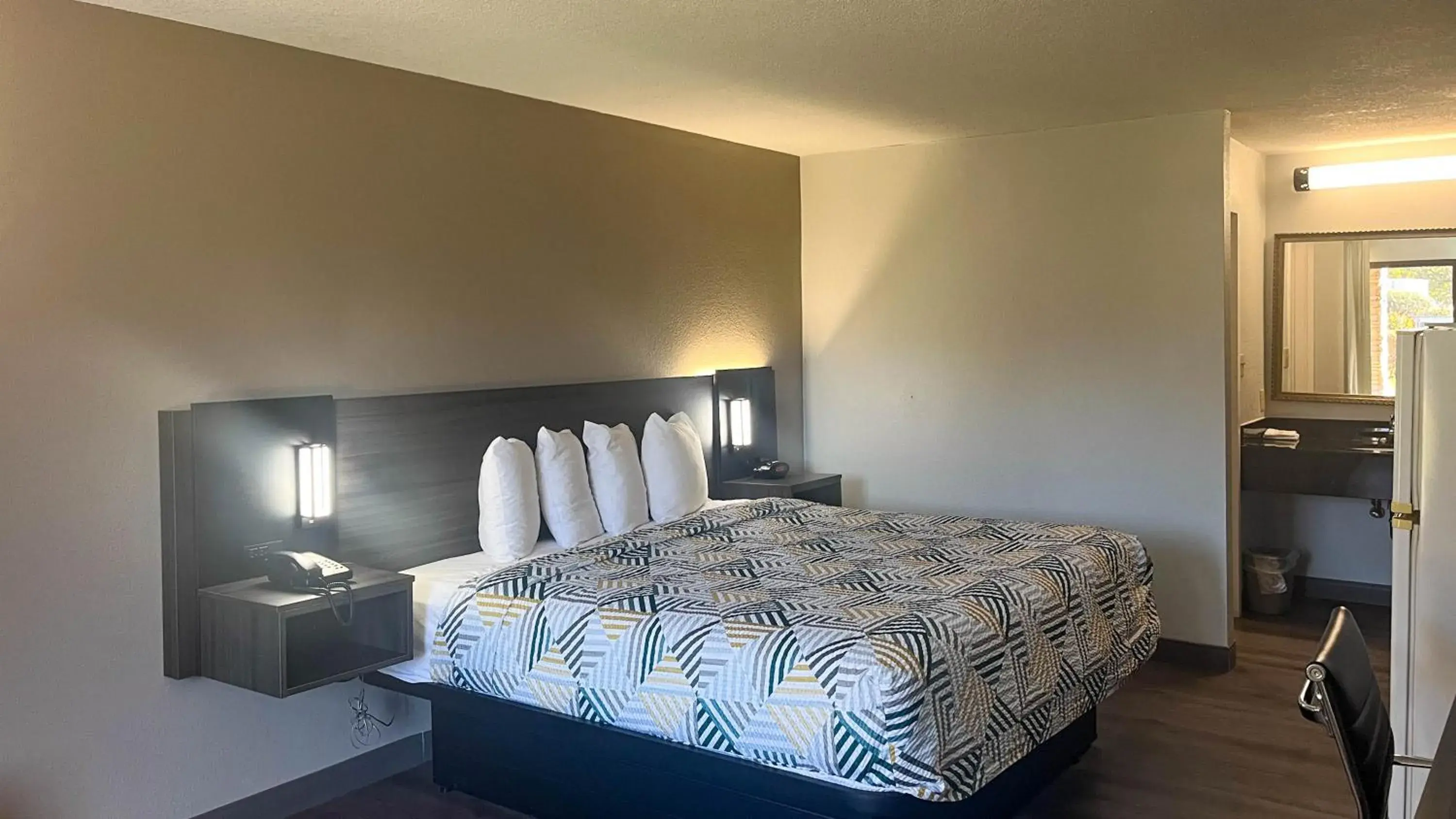 King Room - single occupancy in Studio 6 - Stafford, VA - Quantico King Room - single occupancy in Studio 6 - Stafford, VA - Quantico