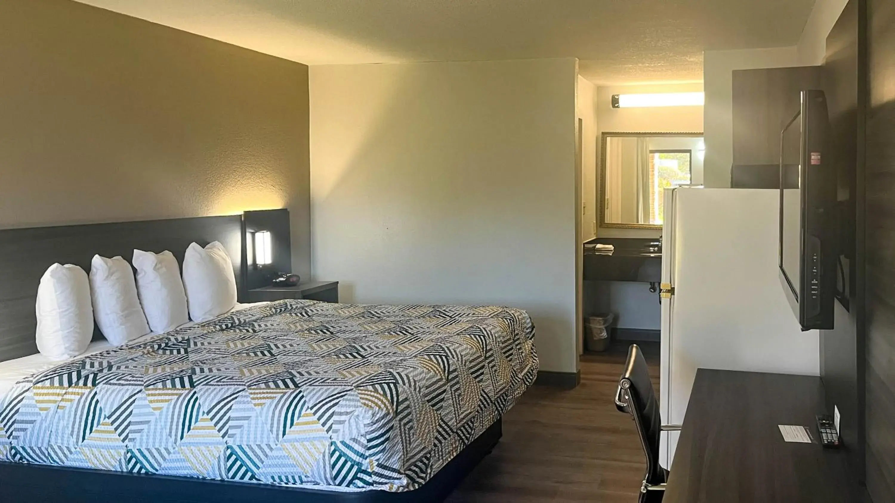 Queen Room - single occupancy in Studio 6 - Stafford, VA - Quantico Queen Room - single occupancy in Studio 6 - Stafford, VA - Quantico