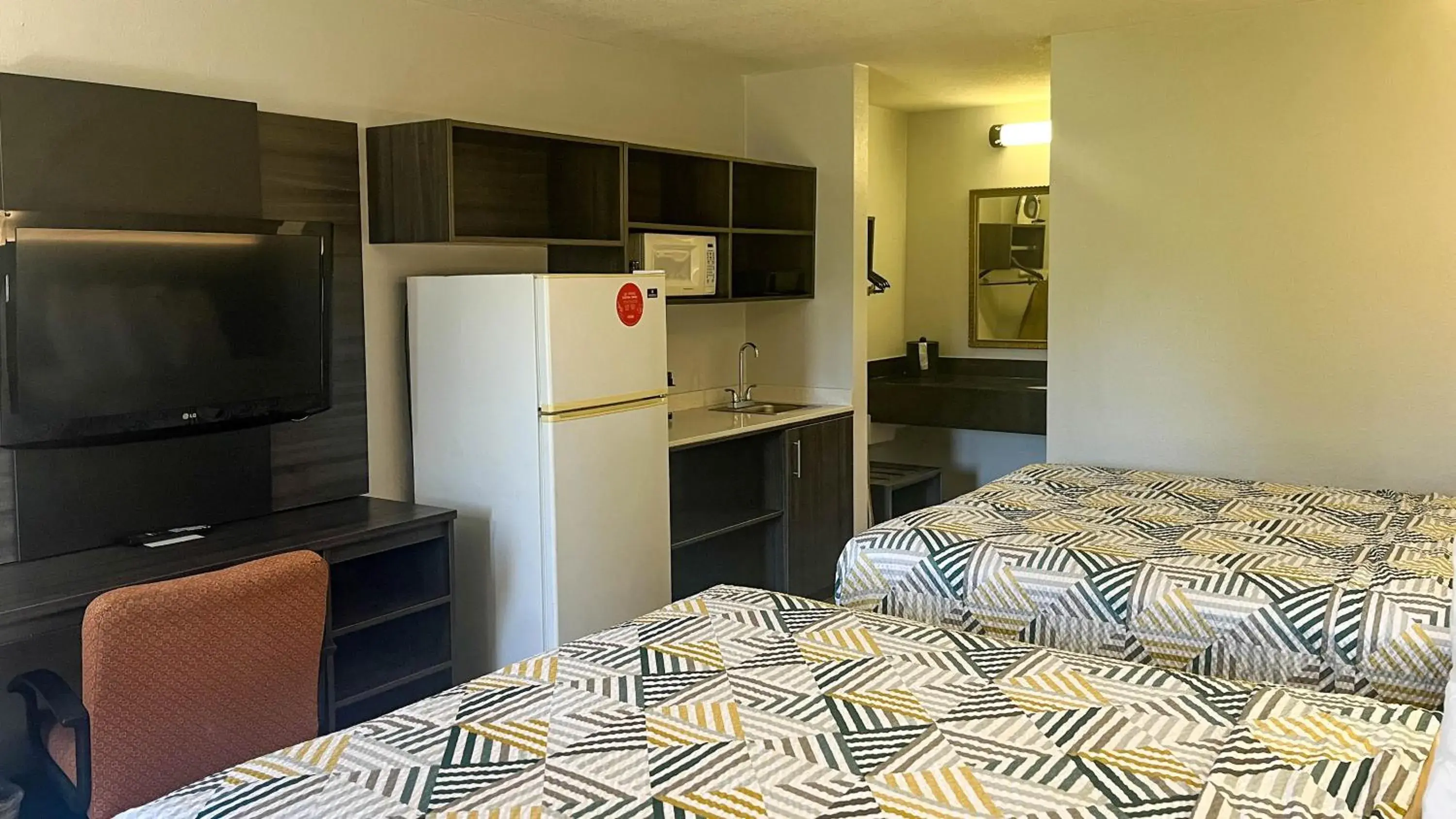 Queen Room with Two Queen Beds - single occupancy in Studio 6 - Stafford, VA - Quantico Queen Room with Two Queen Beds - single occupancy in Studio 6 - Stafford, VA - Quantico