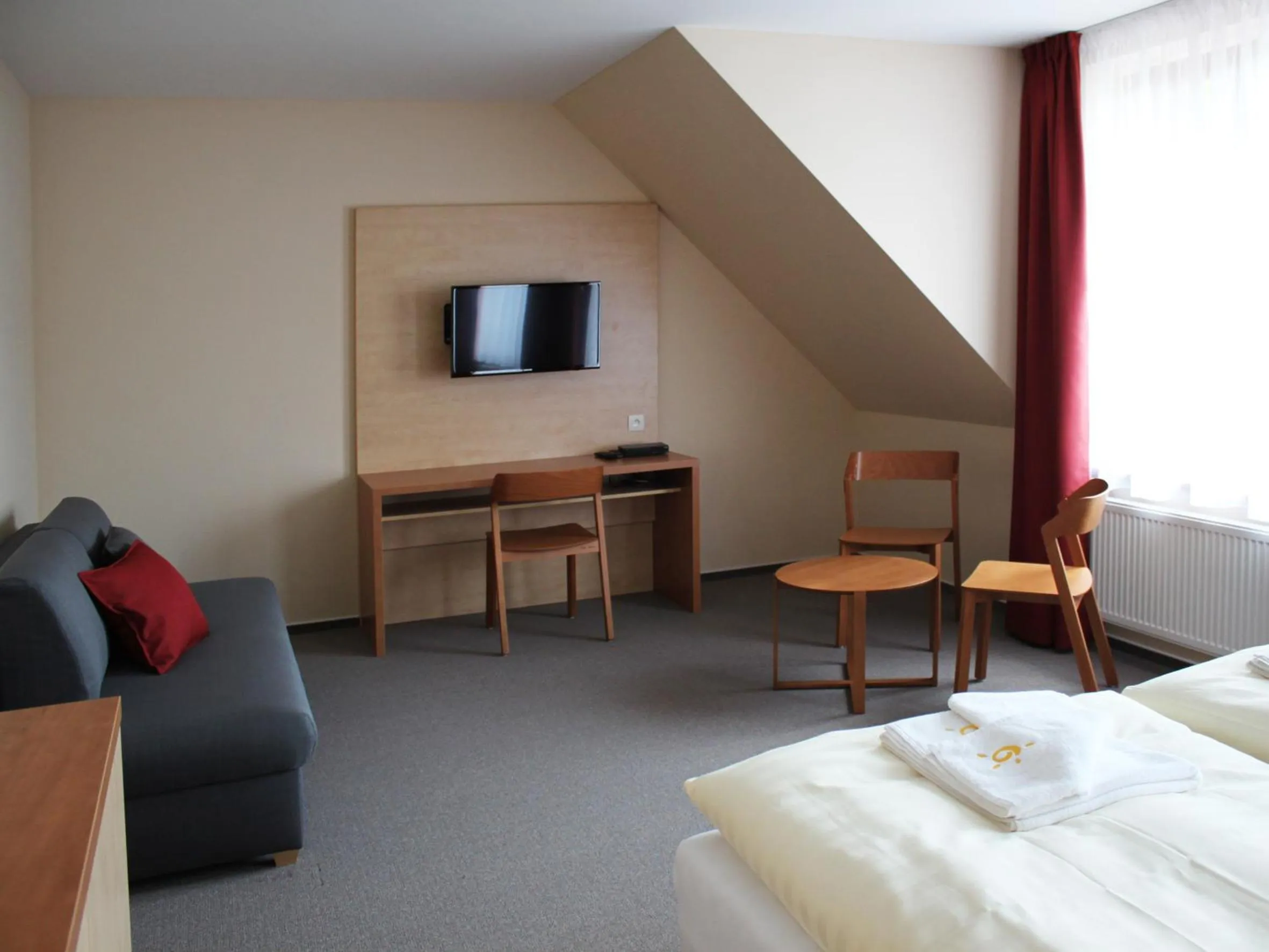 Photo of the whole room, Bed in Hotel Toč