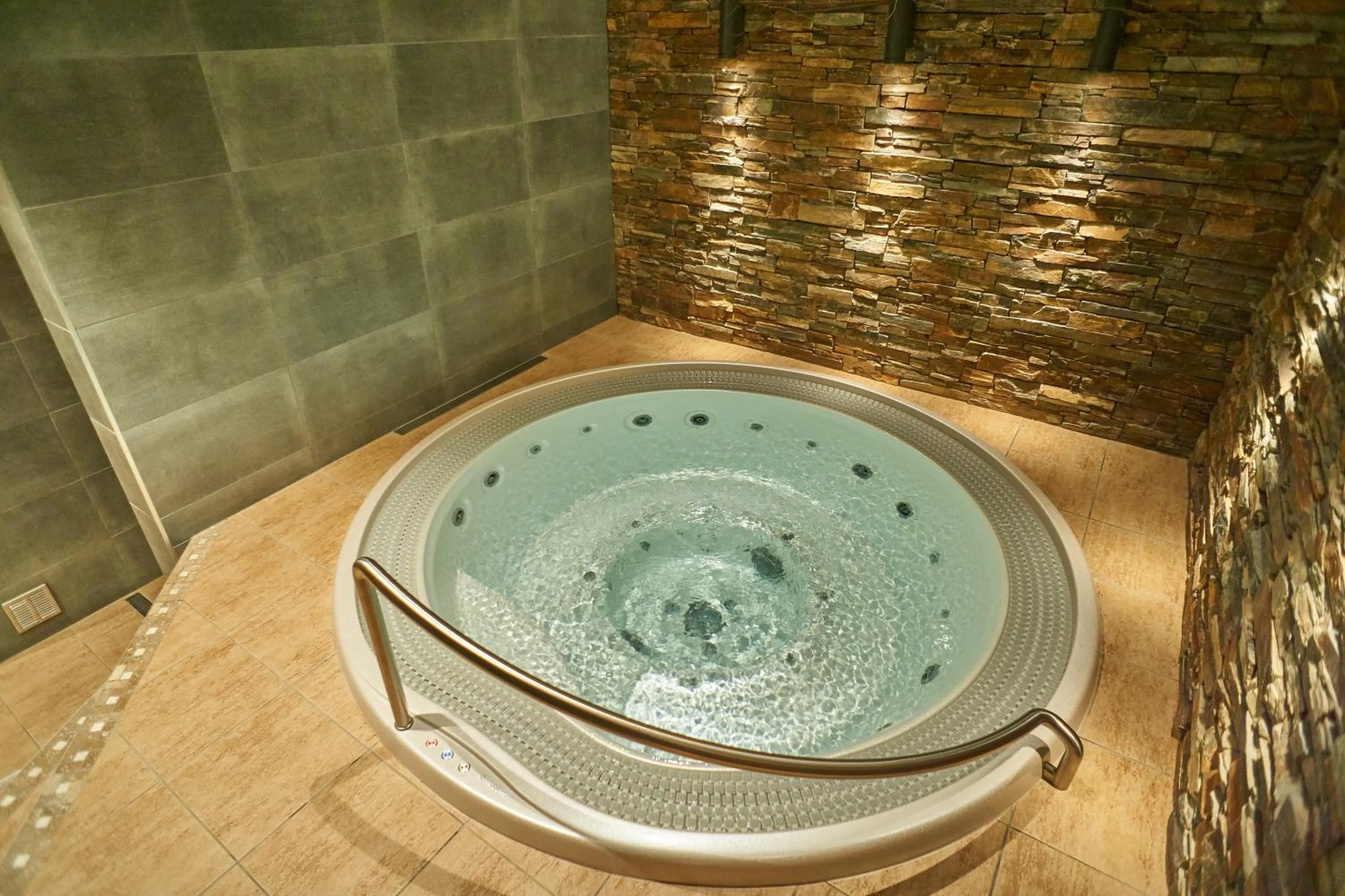 Hot Tub in Hotel Toč