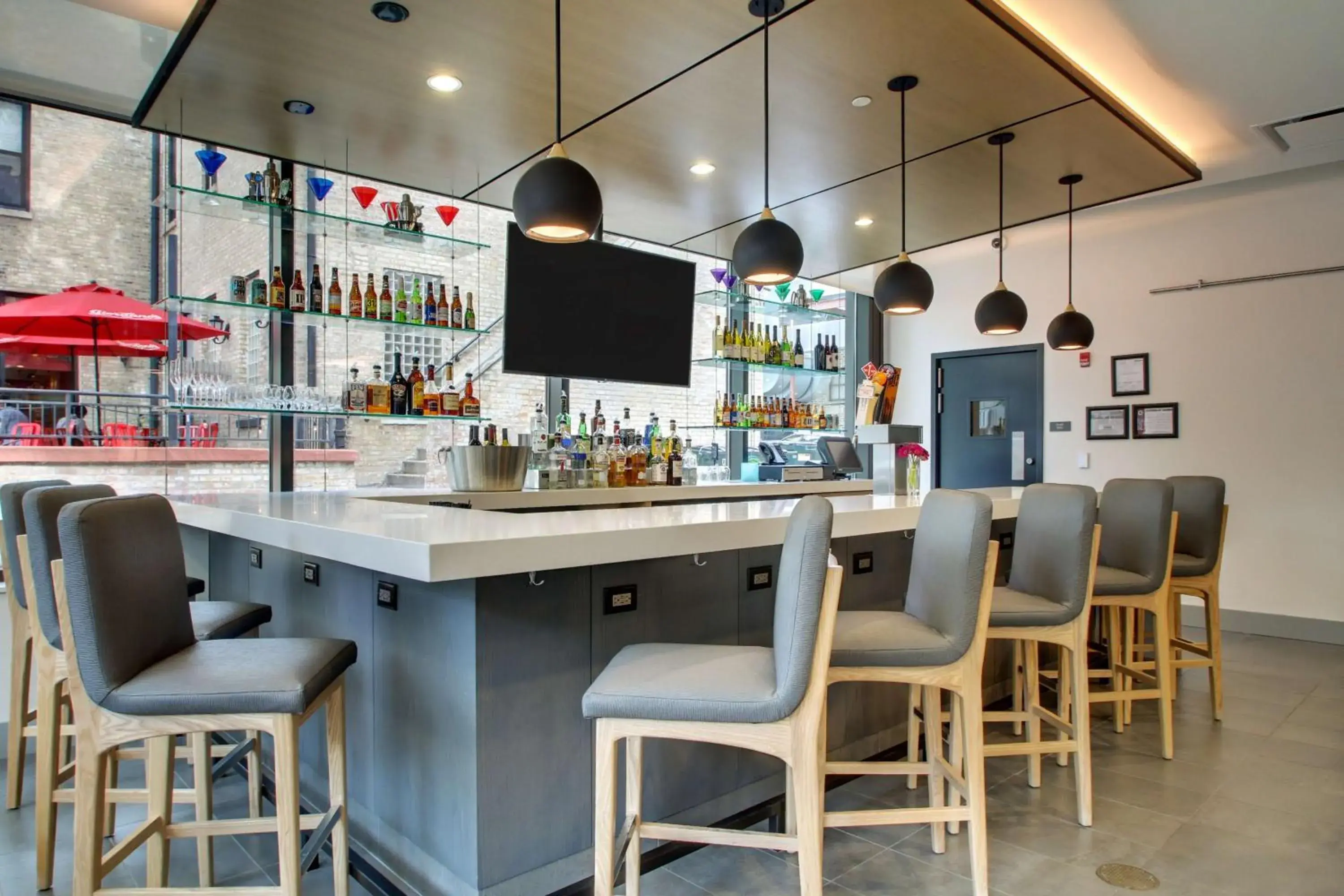 Lounge or bar in Hyatt House Chicago/Evanston Lounge or bar in Hyatt House Chicago/Evanston