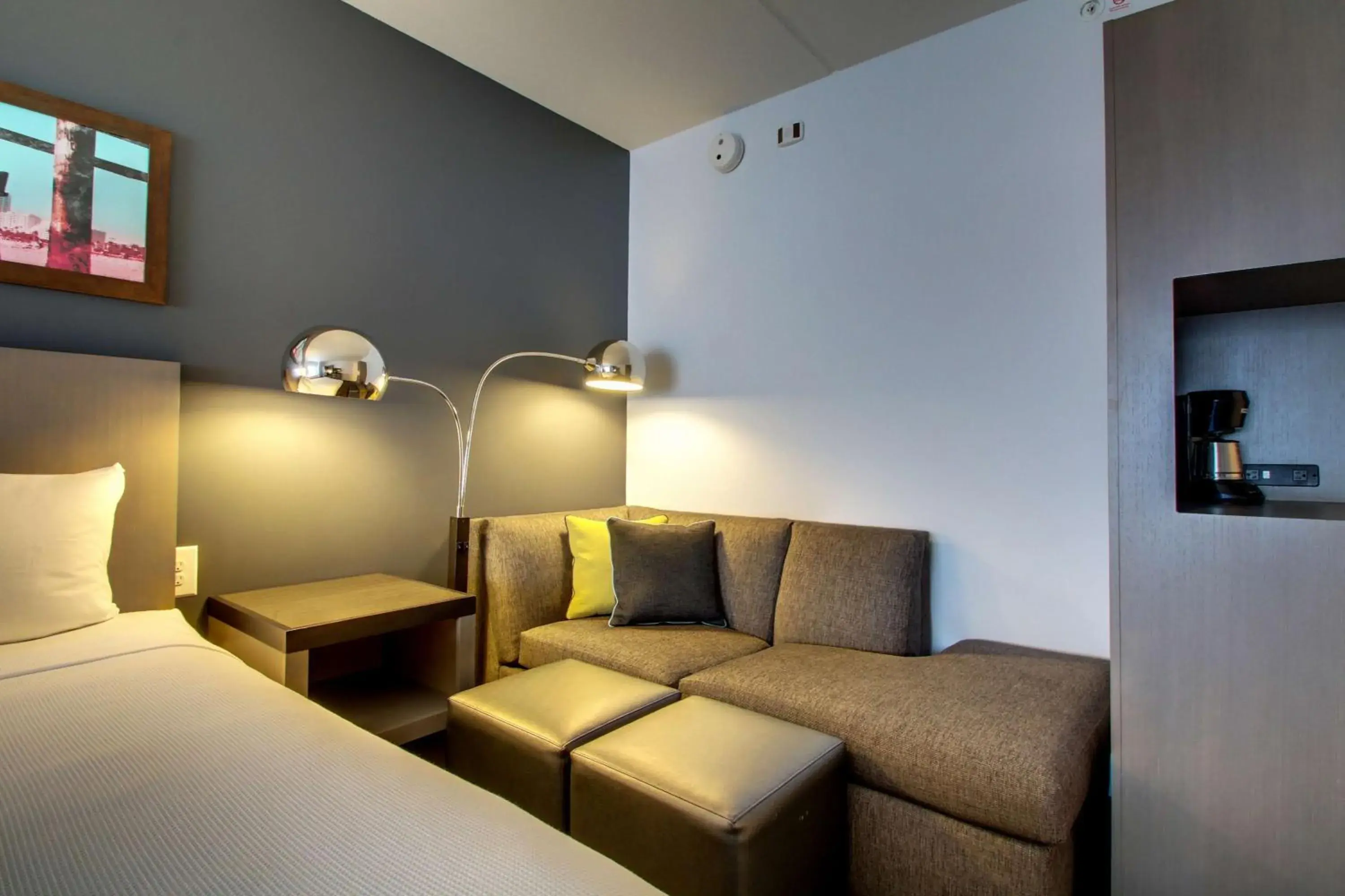 Bedroom, Bed in Hyatt House Chicago/Evanston Bedroom, Bed in Hyatt House Chicago/Evanston