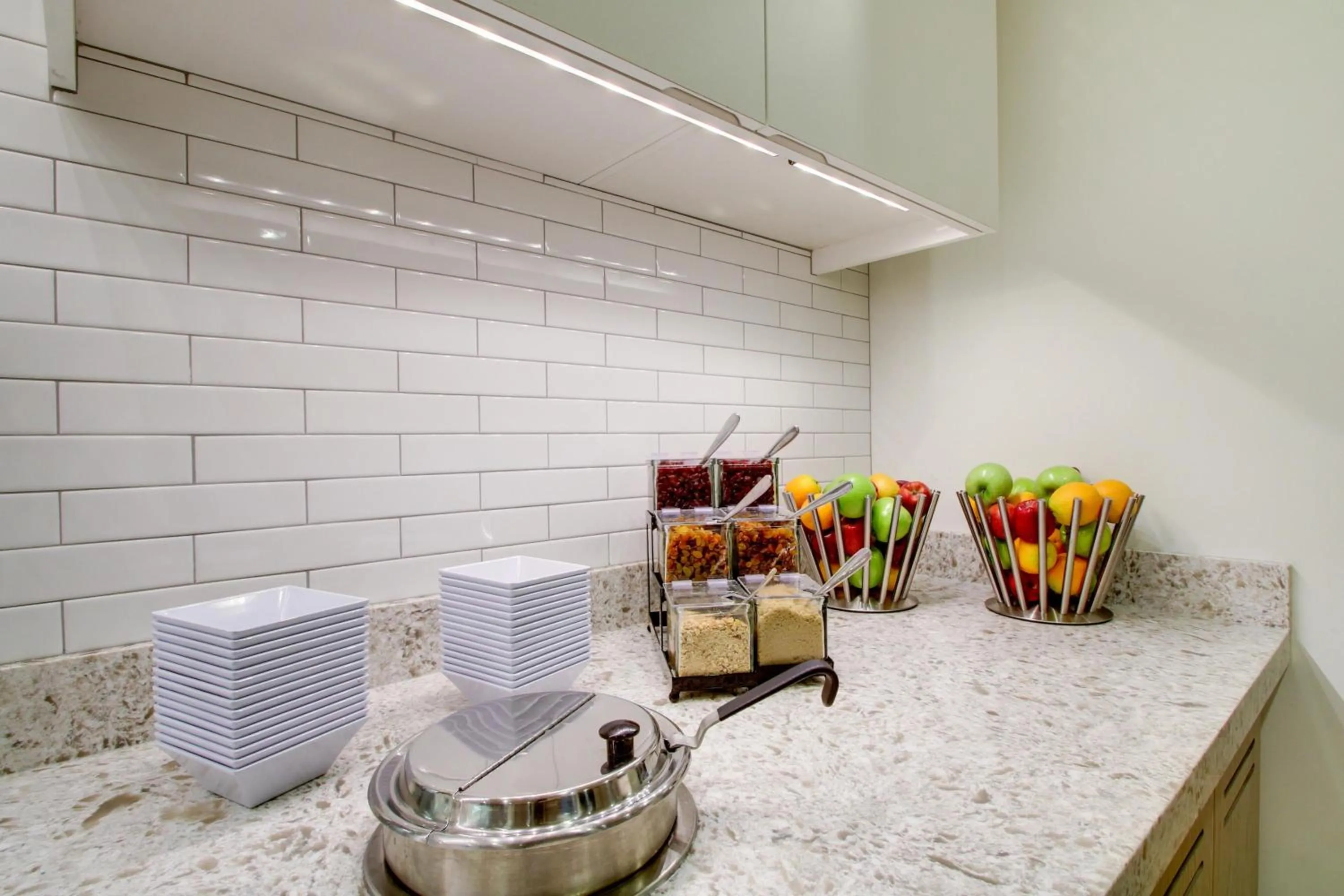 Restaurant/places to eat in Hyatt House Chicago/Evanston