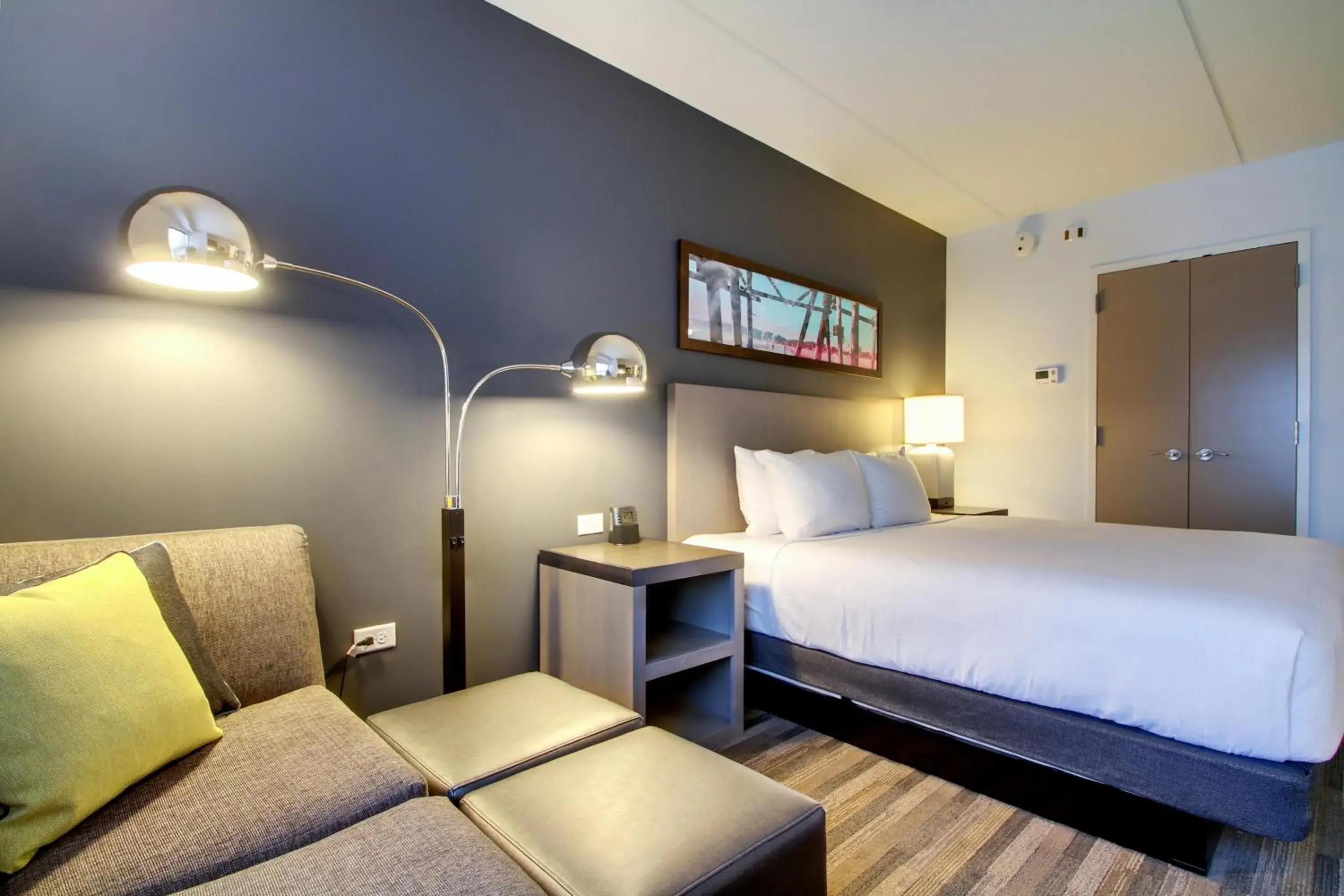 Bedroom, Bed in Hyatt House Chicago/Evanston Bedroom, Bed in Hyatt House Chicago/Evanston