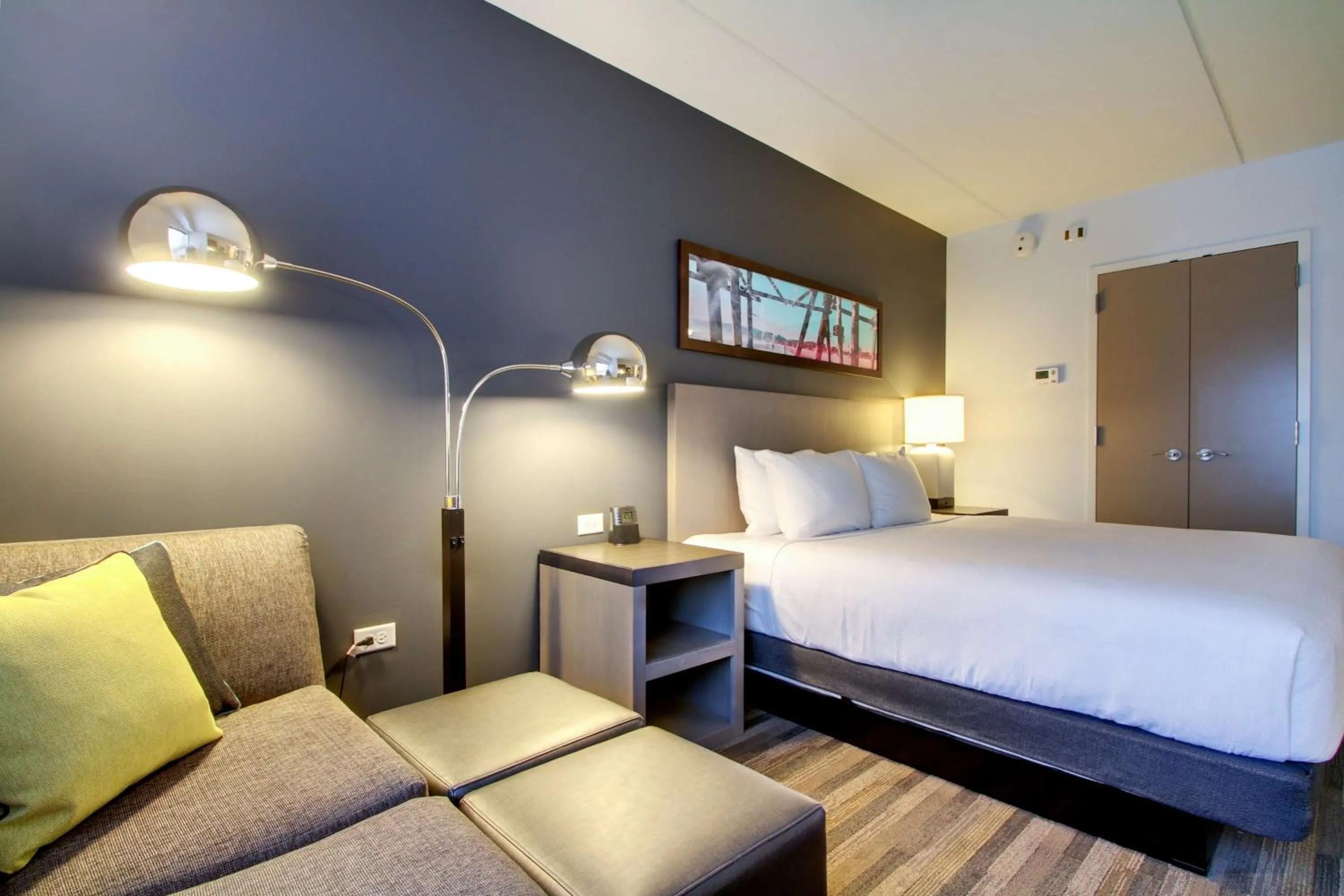 Bedroom, Bed in Hyatt House Chicago/Evanston