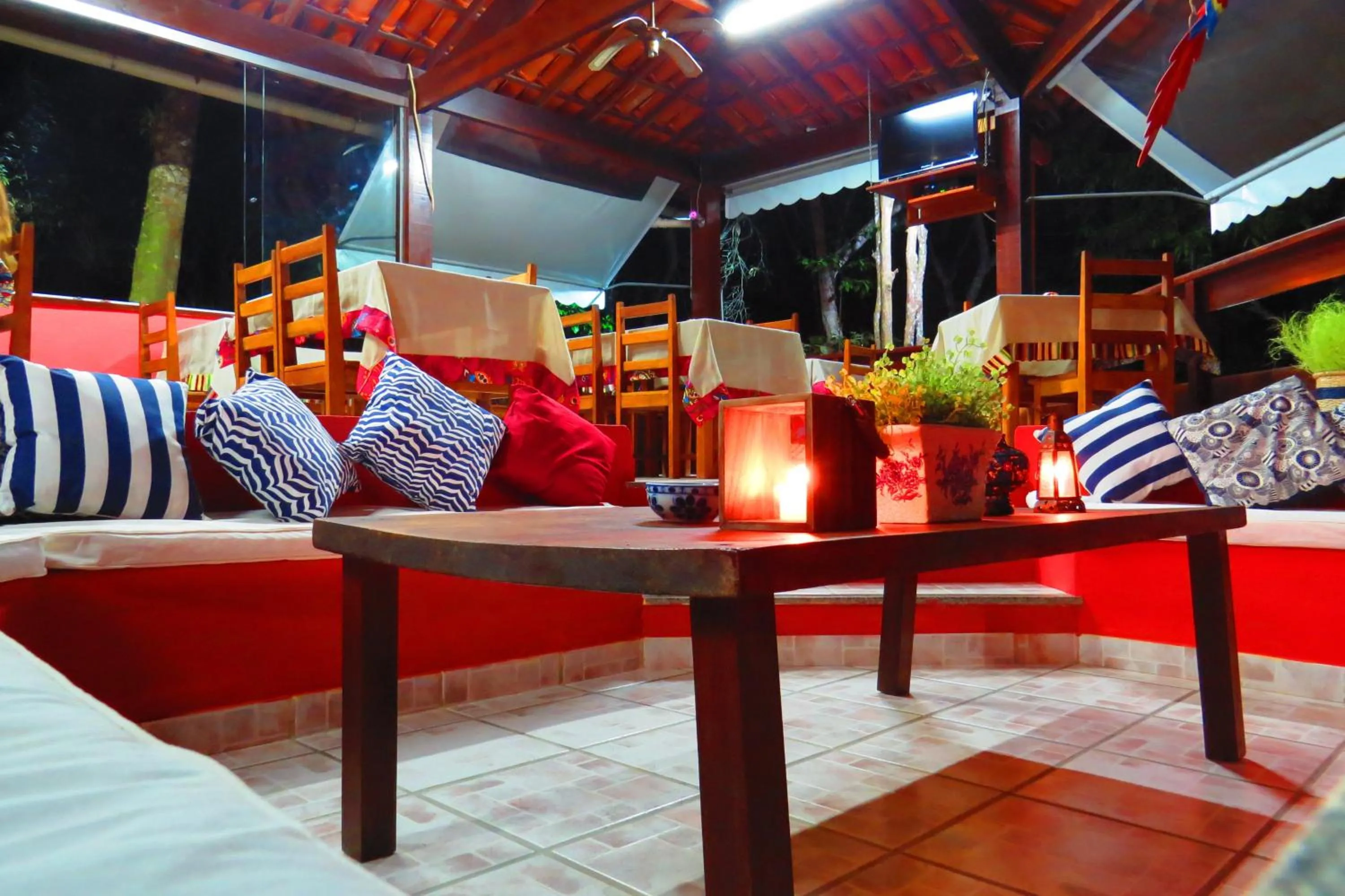 Communal lounge/ TV room in Pousada Recanto da Terra