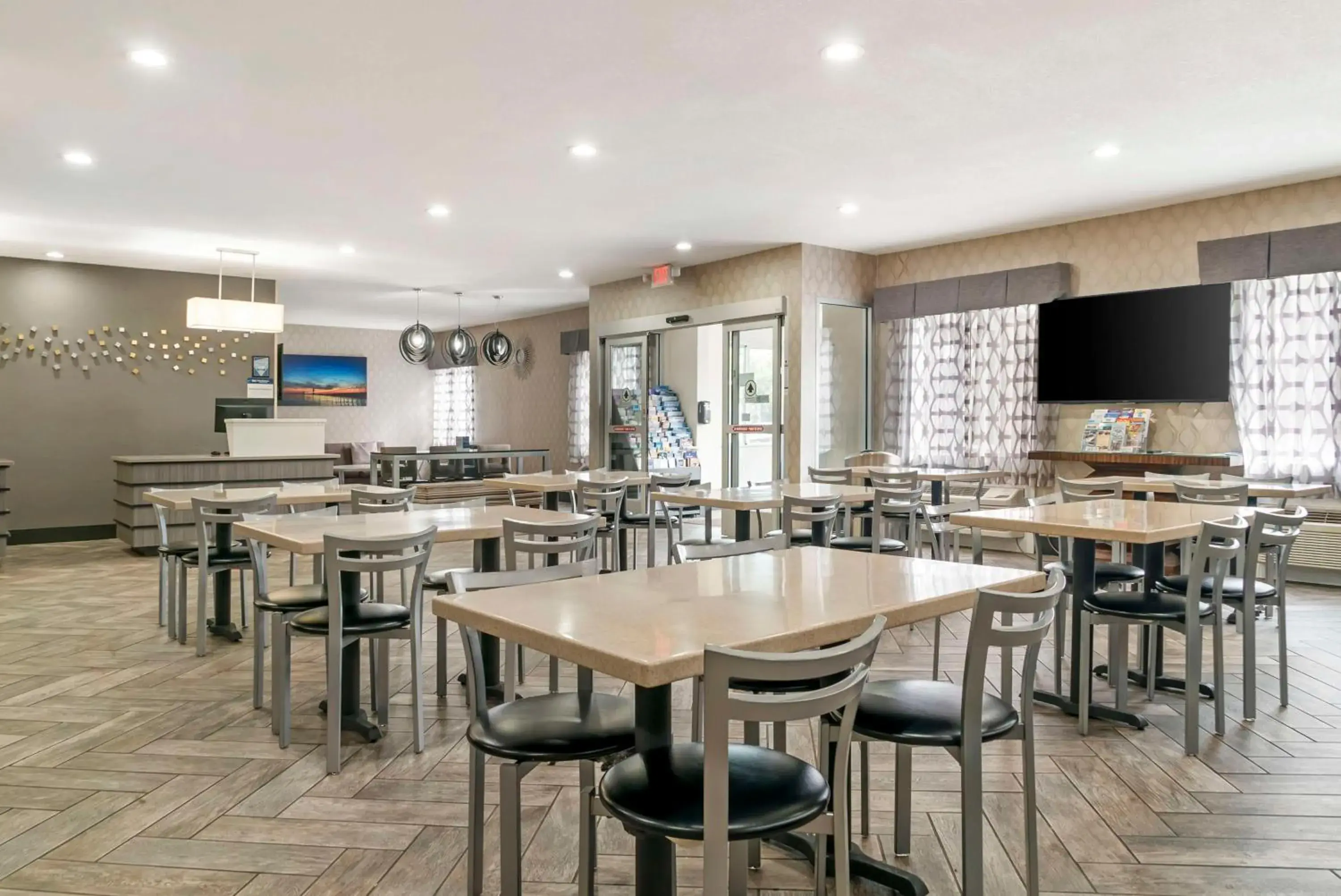 Breakfast in Best Western Beacon Inn Breakfast in Best Western Beacon Inn