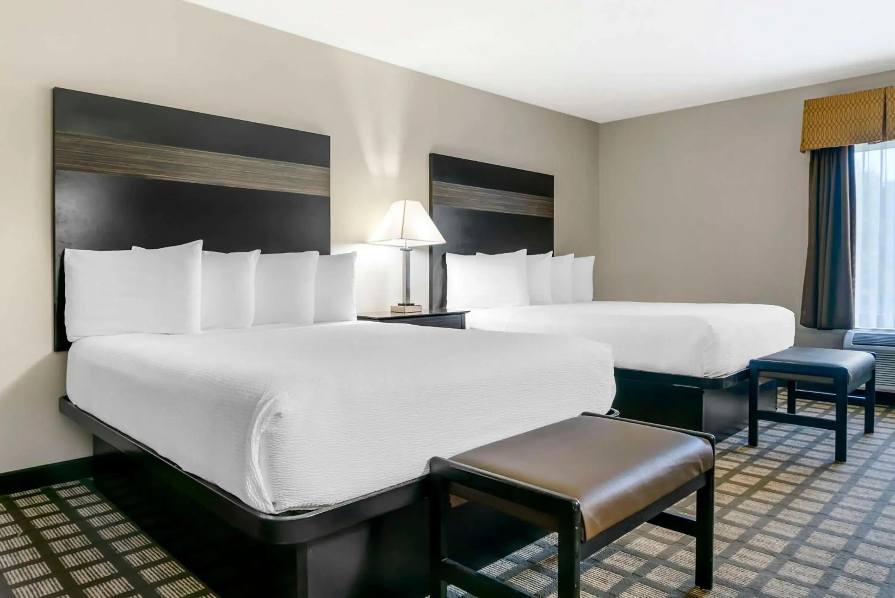 Queen Room with Two Queen Beds in Best Western Beacon Inn Queen Room with Two Queen Beds in Best Western Beacon Inn