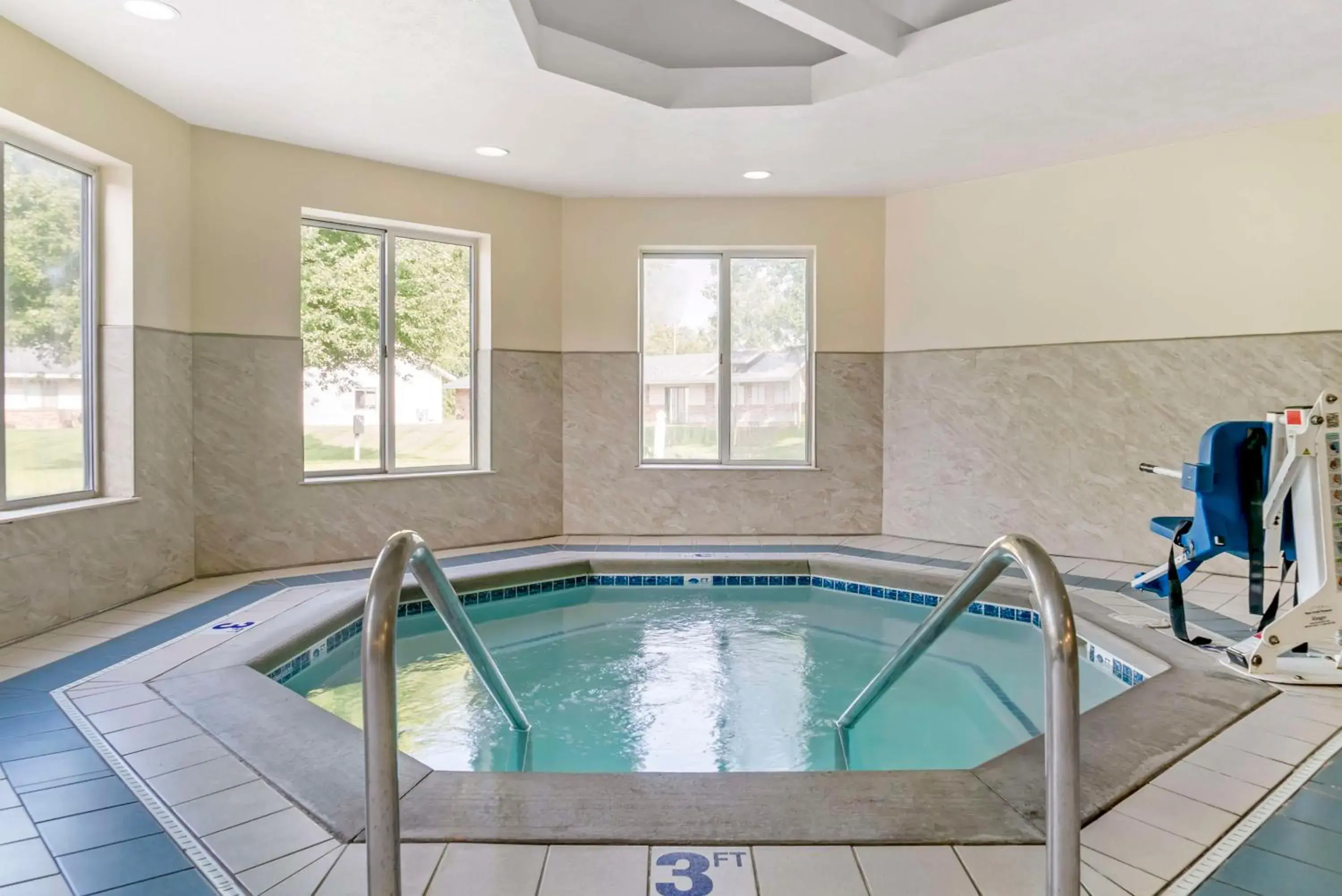 Pool view in Best Western Beacon Inn Pool view in Best Western Beacon Inn