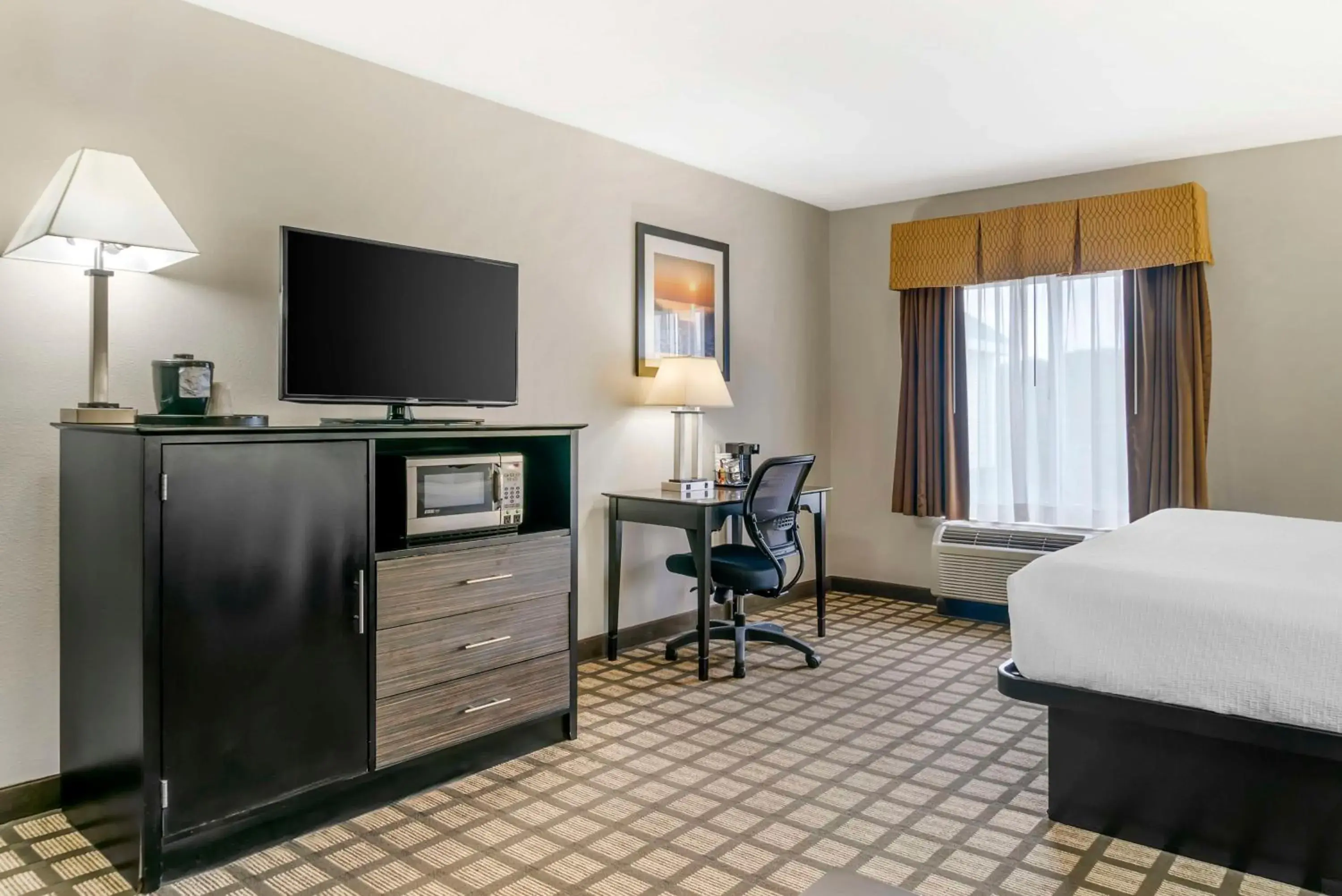 Bedroom, Bed in Best Western Beacon Inn Bedroom, Bed in Best Western Beacon Inn