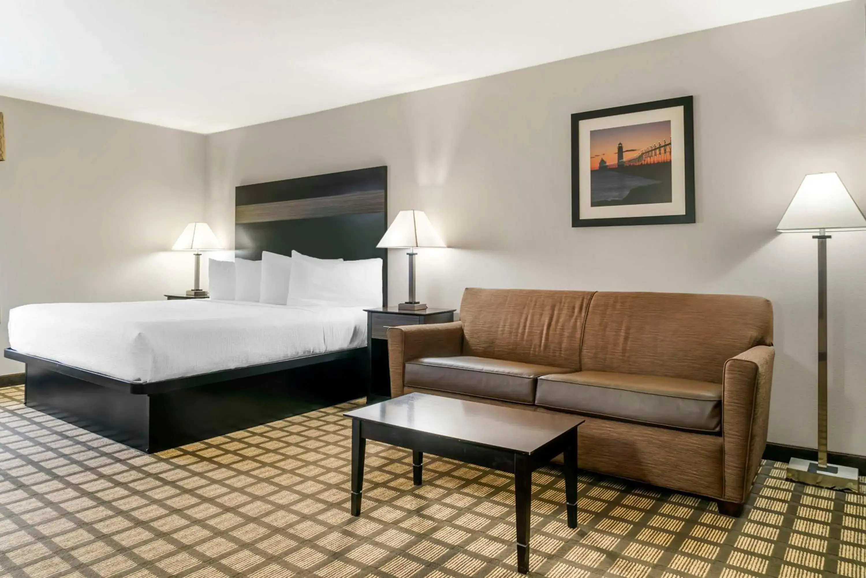 King Room with Kitchen and Courtyard View - Exterior Entrance/Non-Smoking in Best Western Beacon Inn King Room with Kitchen and Courtyard View - Exterior Entrance/Non-Smoking in Best Western Beacon Inn