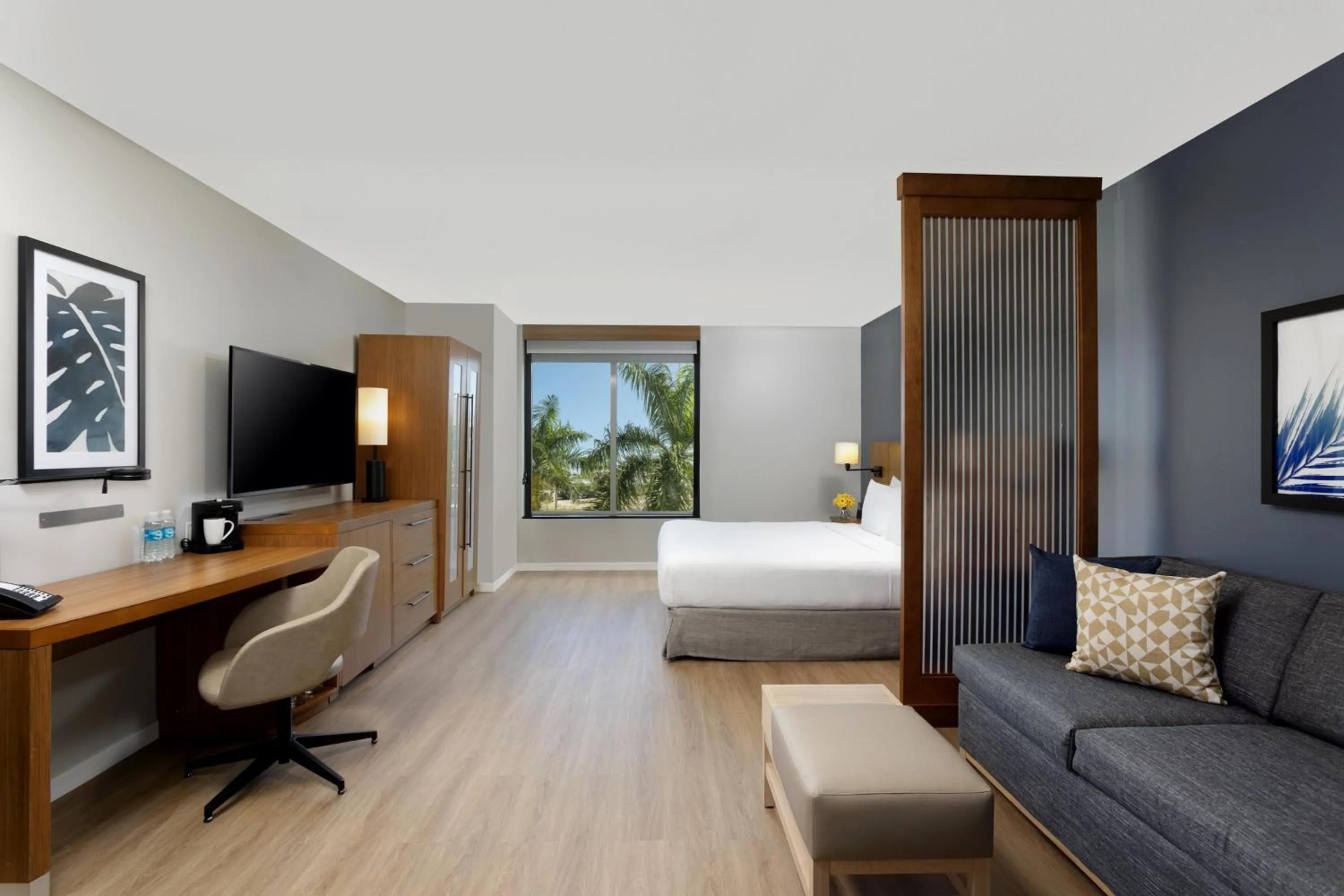 Photo of the whole room, Bed in Hyatt Place San Juan