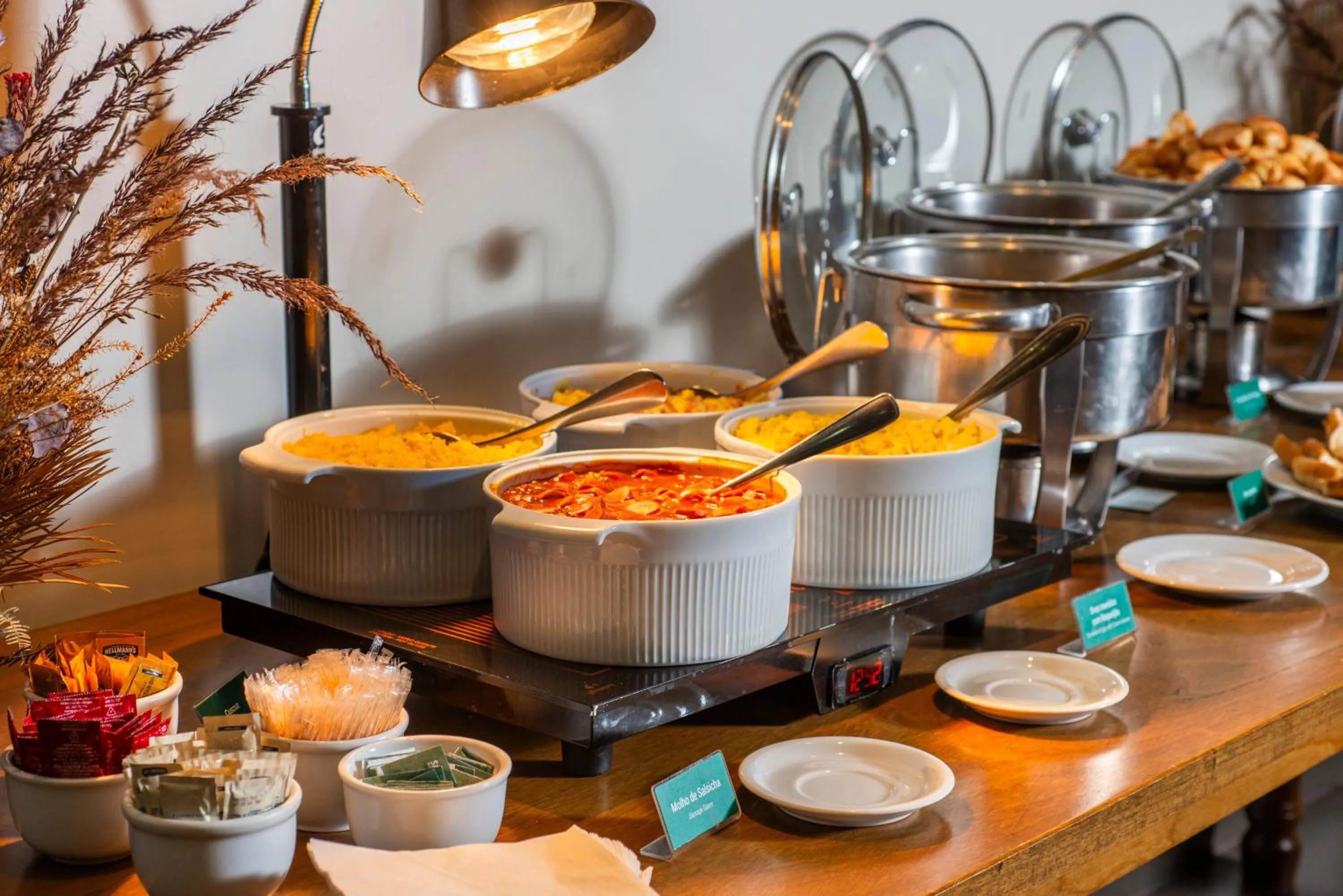 Buffet breakfast in Hotel Laghetto Pedras Altas