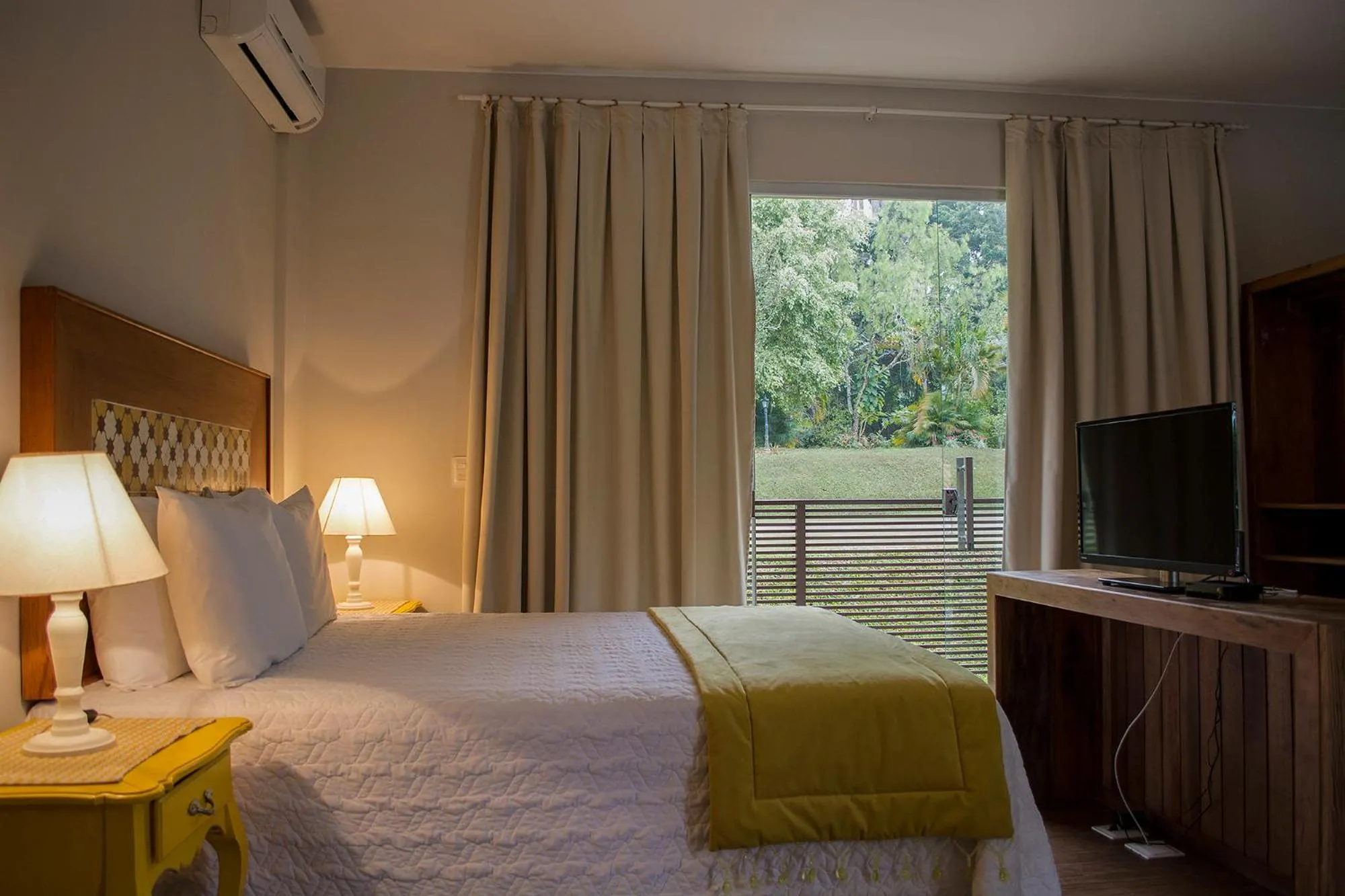 Photo of the whole room, Bed in Pousada Recanto das Araras