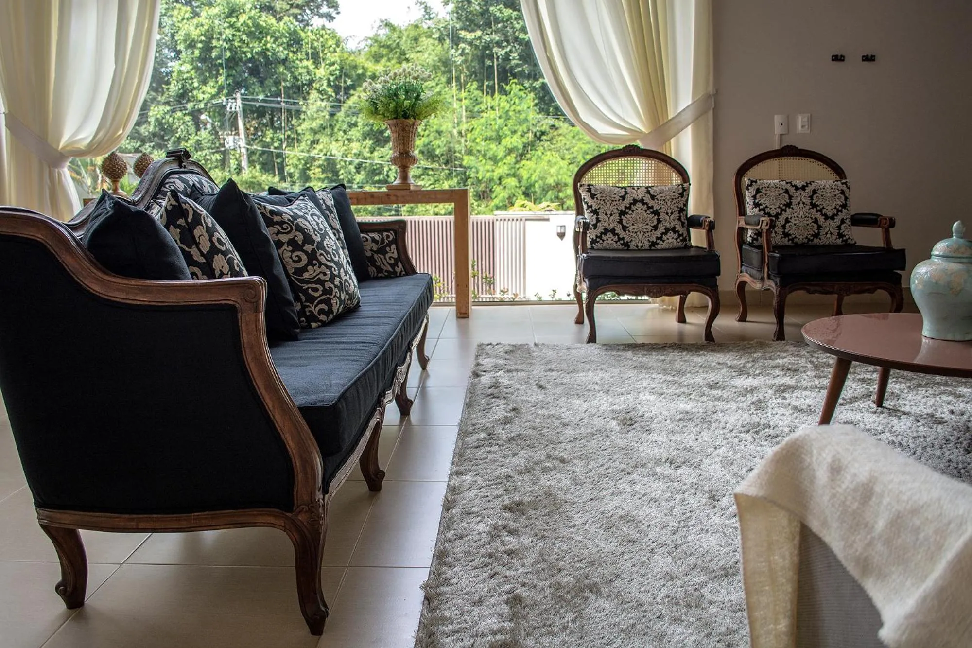 Communal lounge/ TV room in Pousada Recanto das Araras