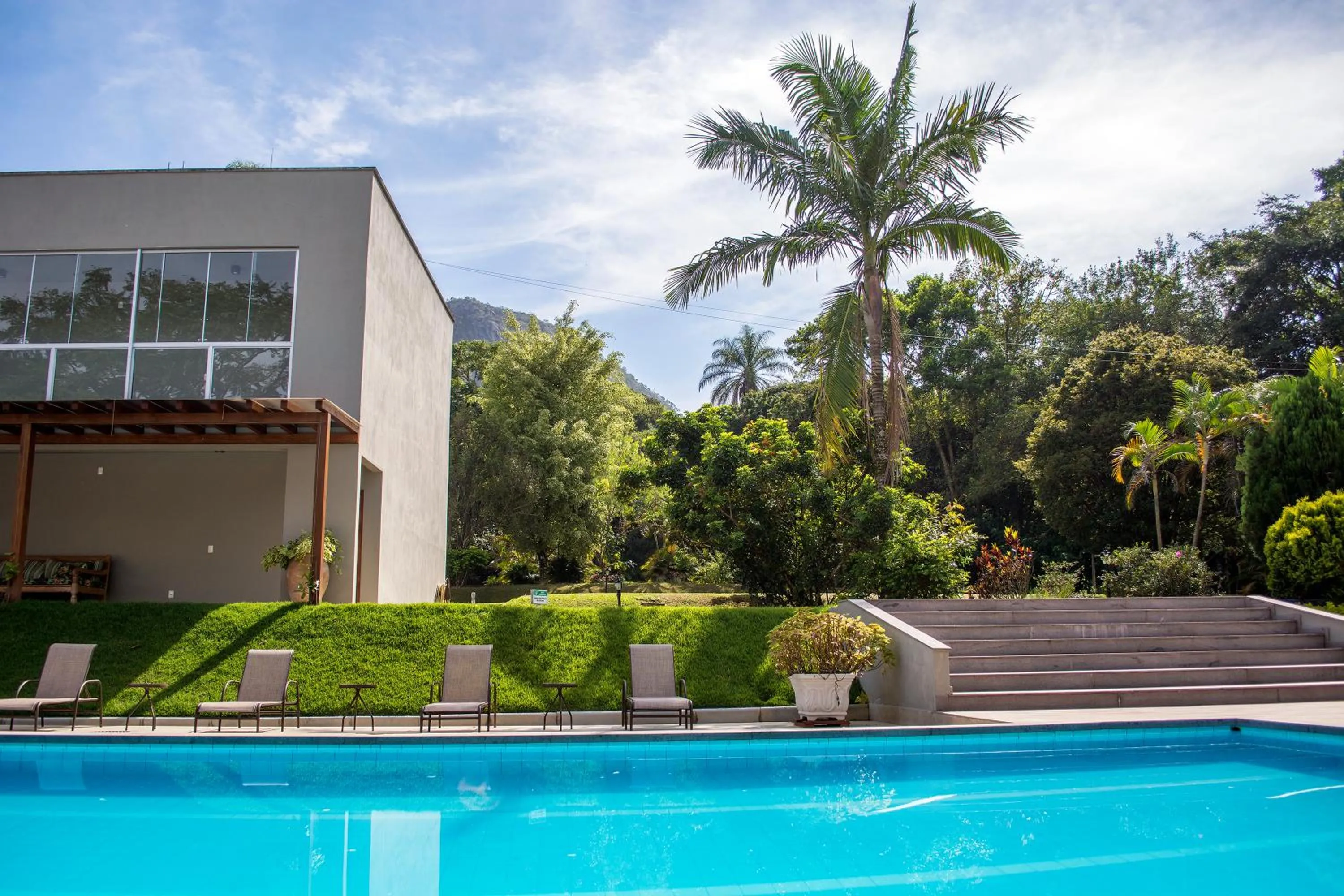 Swimming pool in Pousada Recanto das Araras