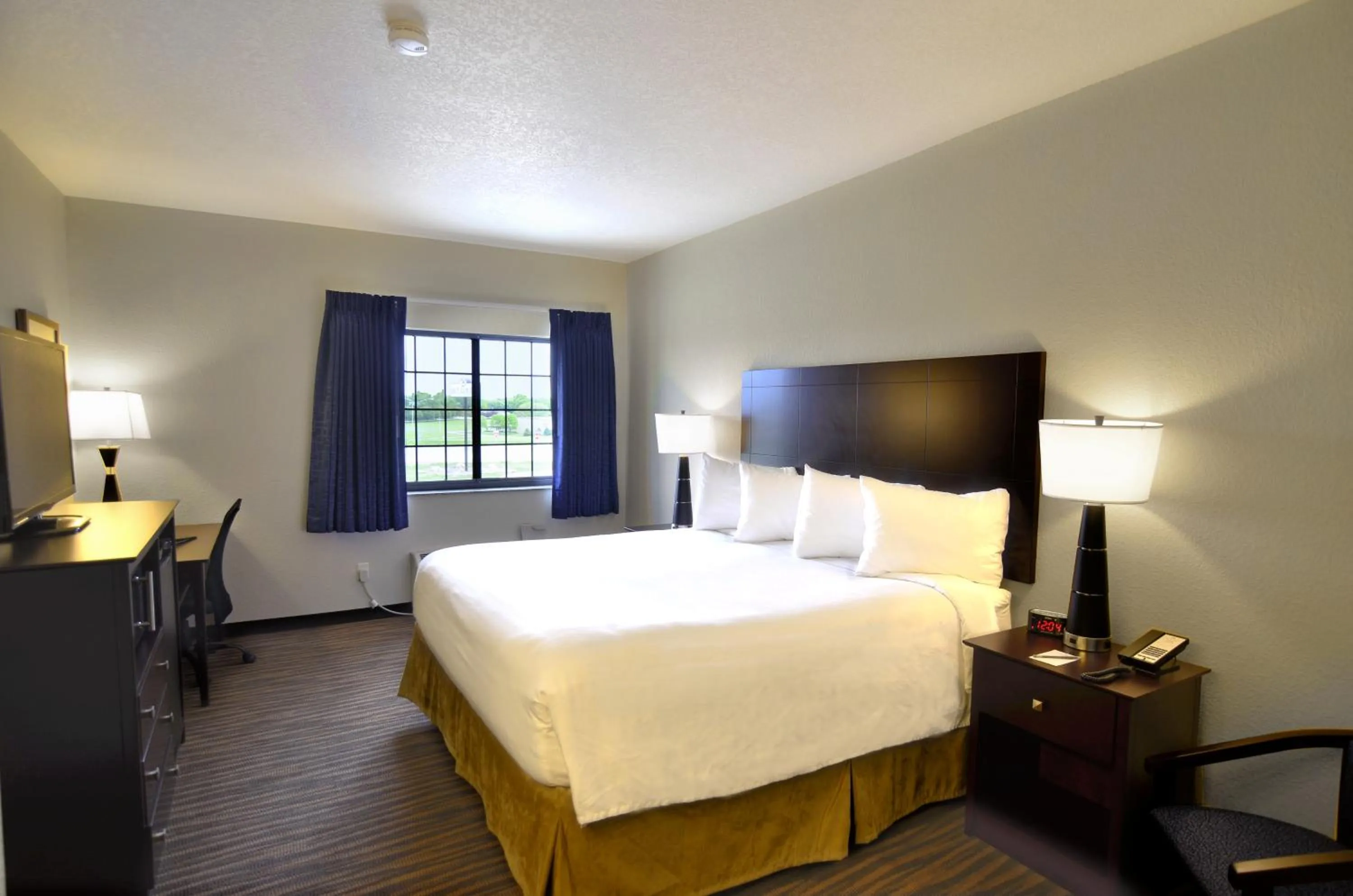 Bed in Cobblestone Inn & Suites - Holstein