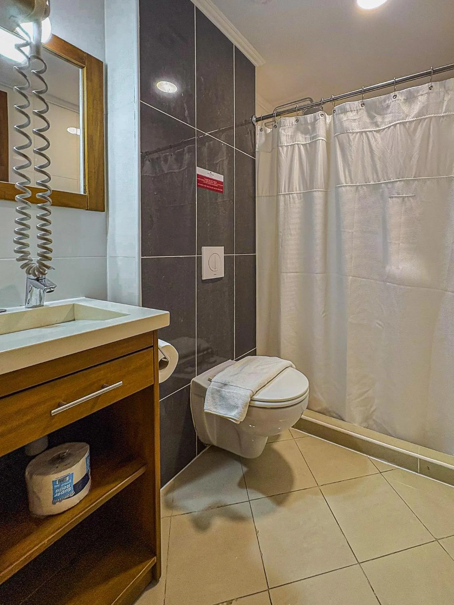 Majestic City Suites & Beach Hotel