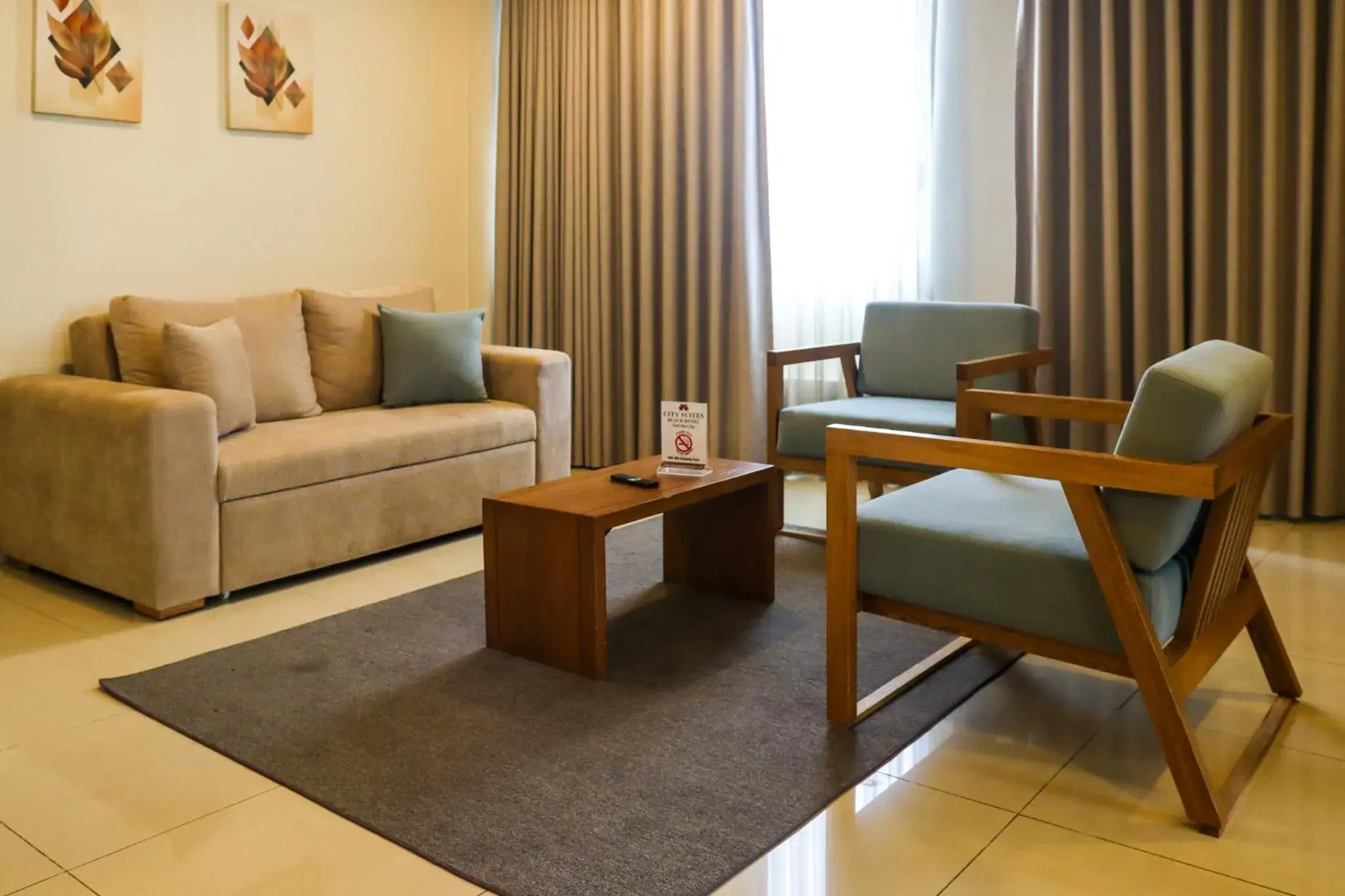 Living room in Majestic City Suites & Beach Hotel Living room in Majestic City Suites & Beach Hotel