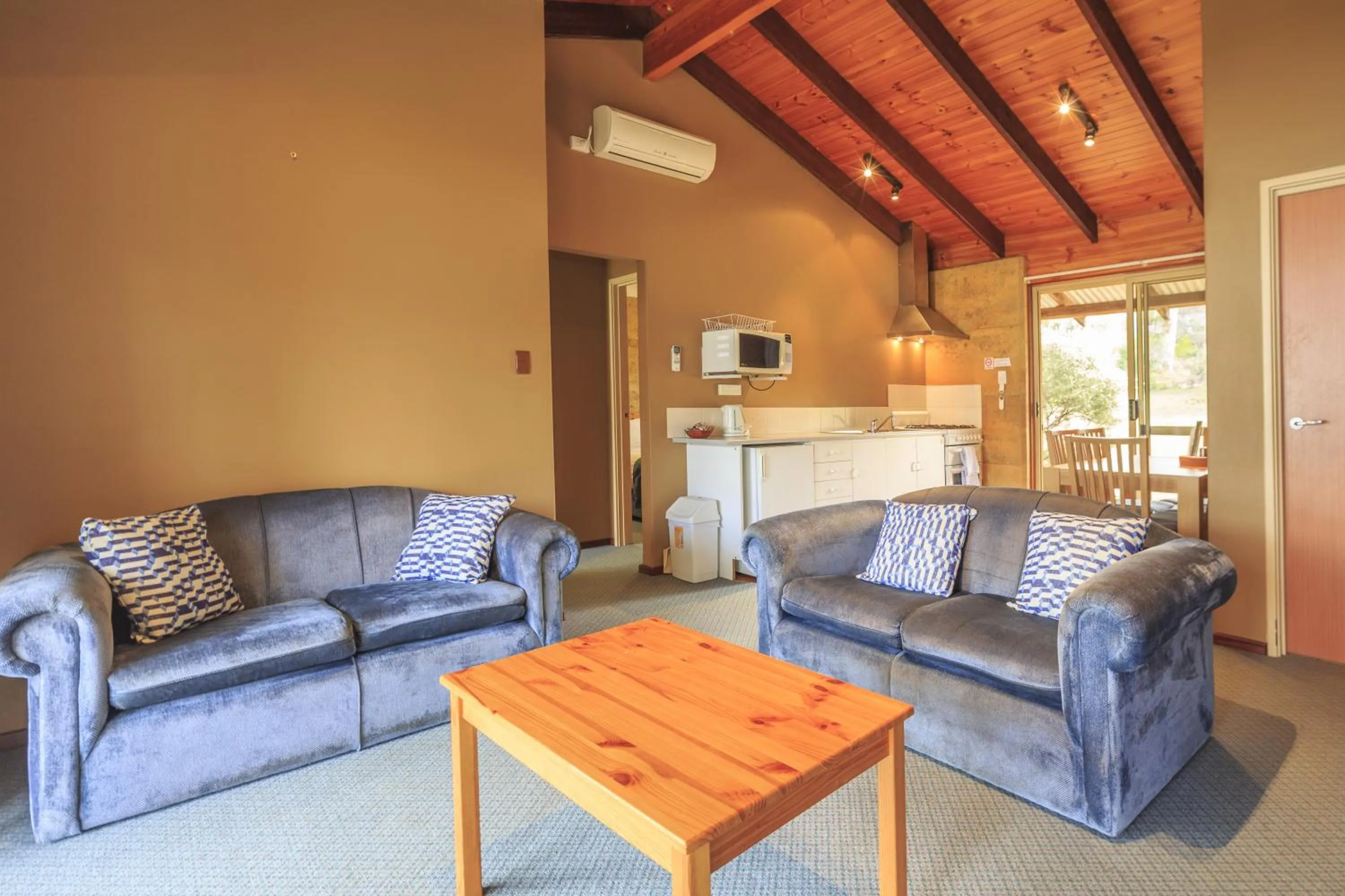Day in The Koorabup Motel