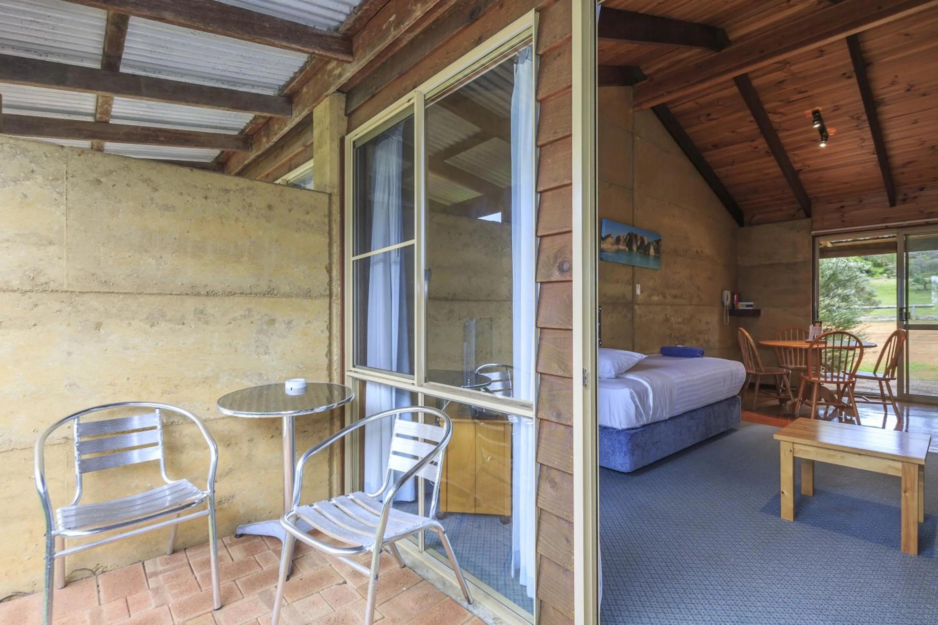 Day, Bed in The Koorabup Motel