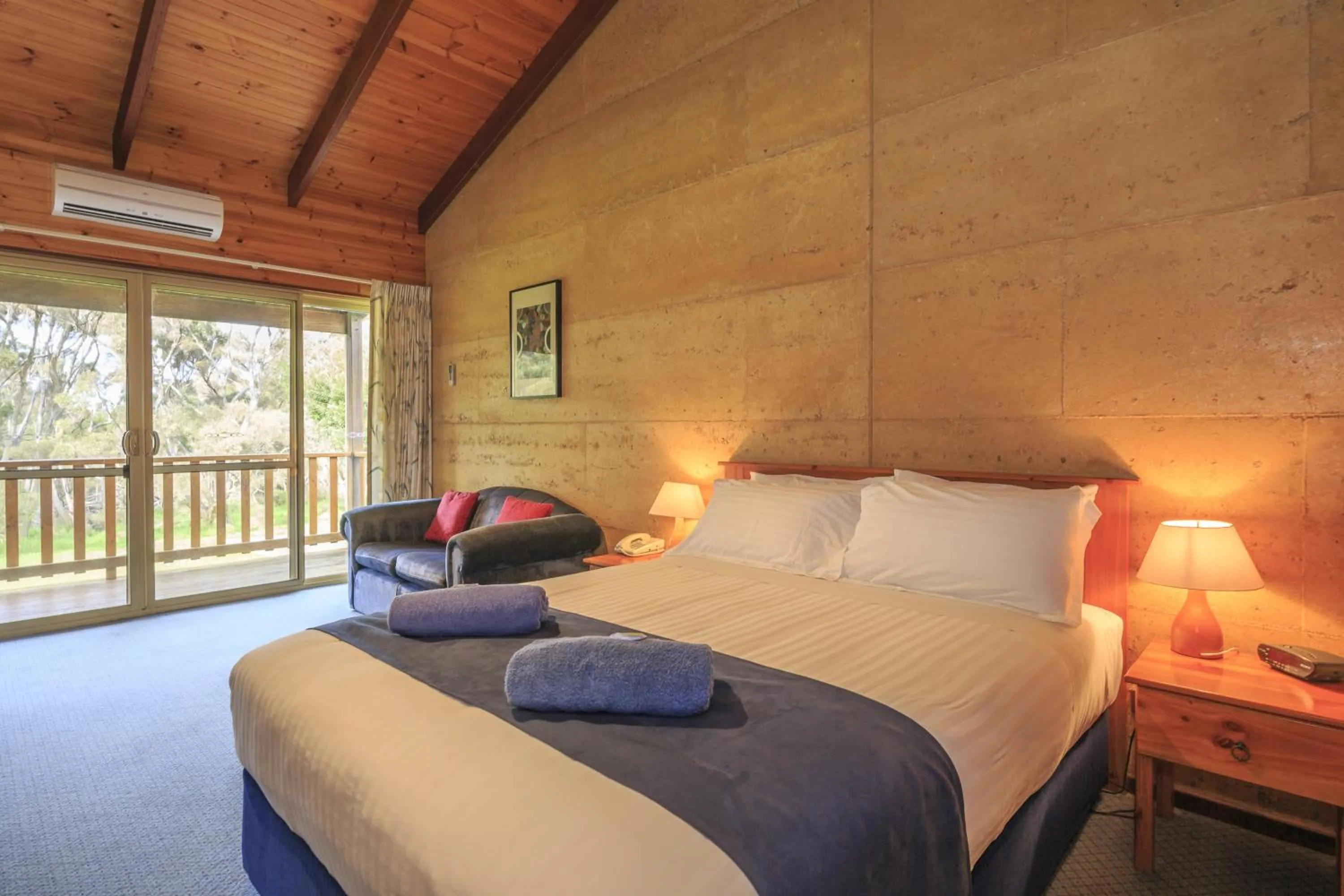 Day, Bed in The Koorabup Motel