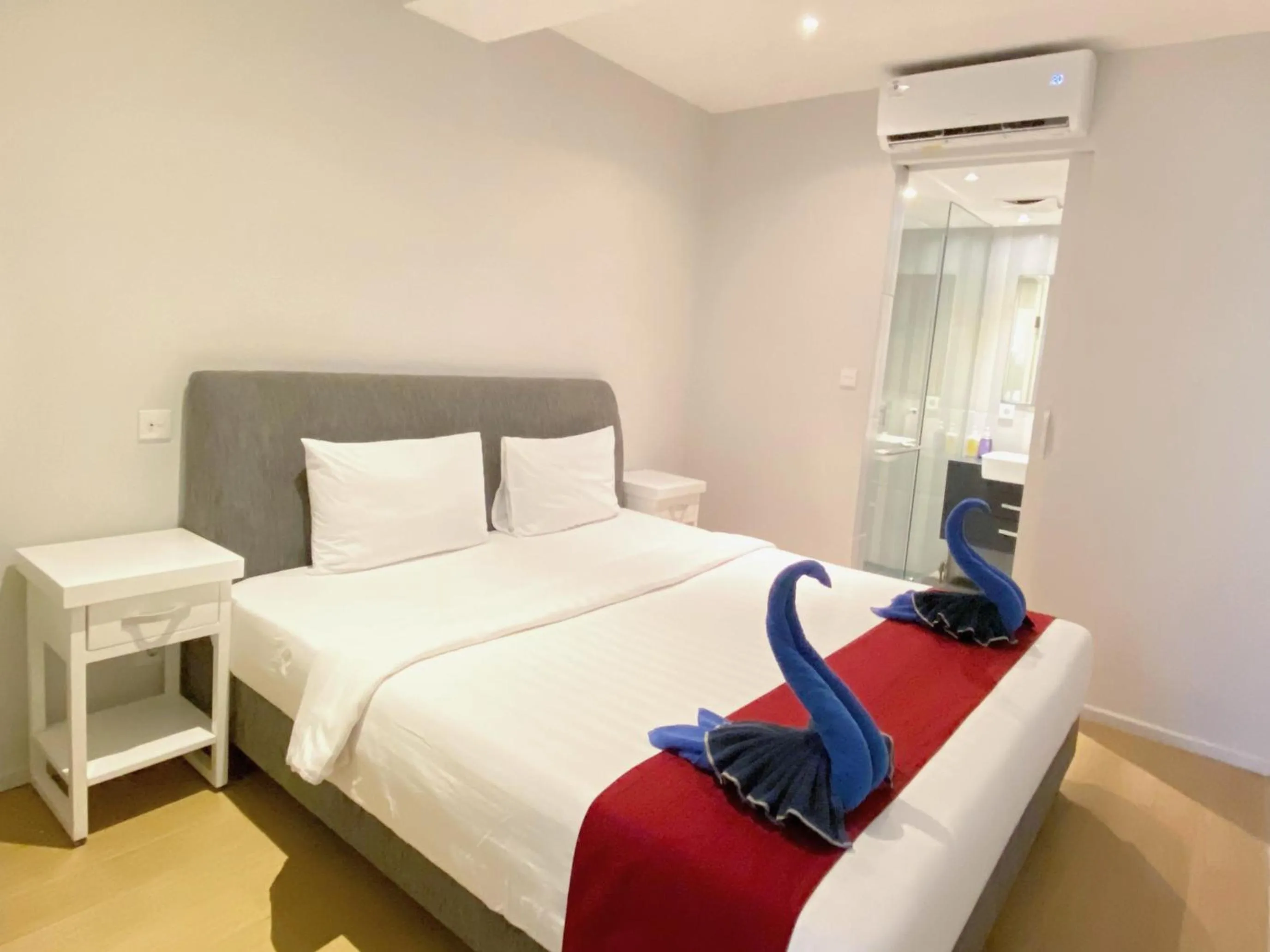 Bedroom, Bed in Coast Boutique Hotel