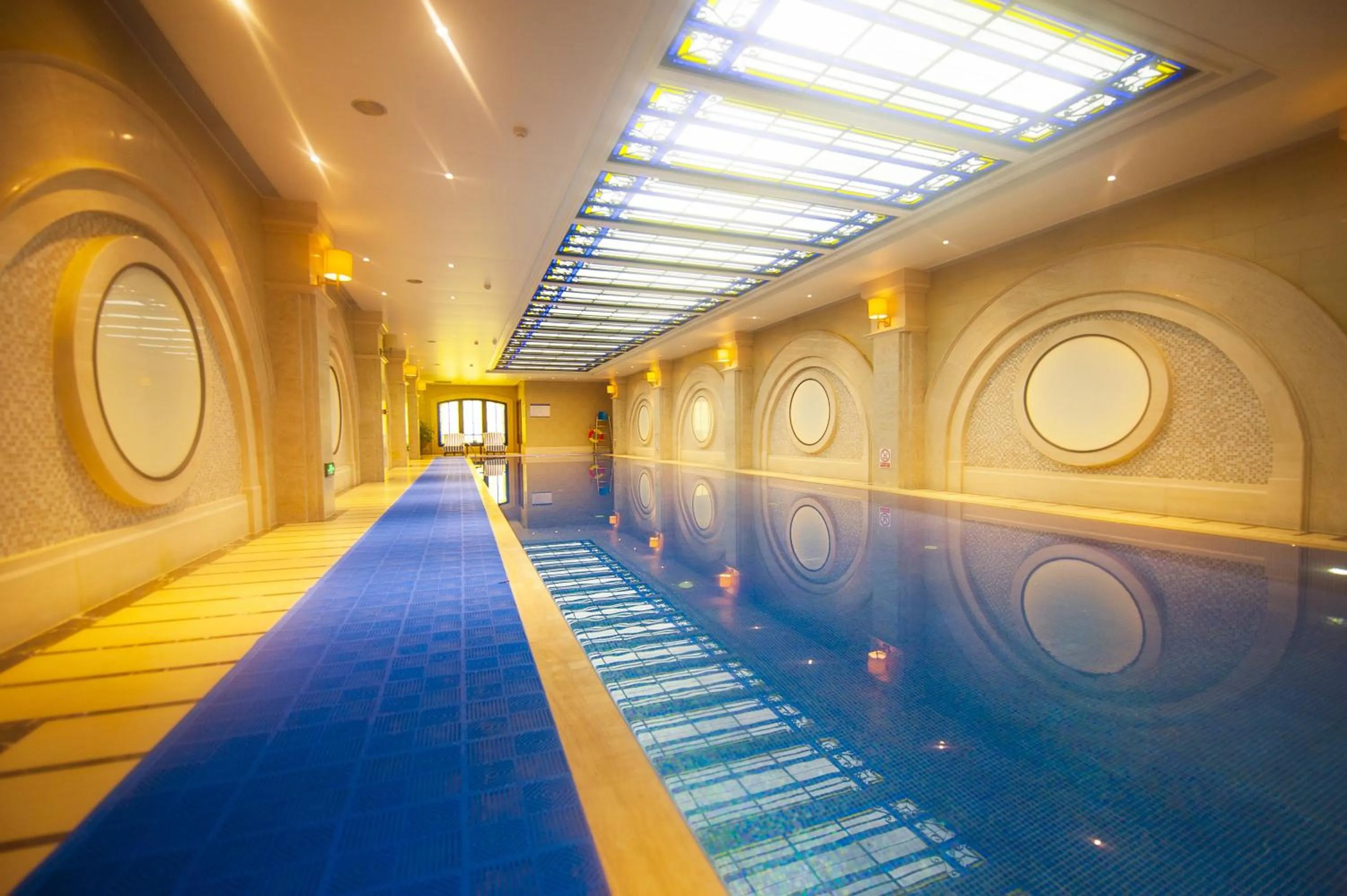 Fitness centre/facilities, Swimming Pool in Meilu Legend Hotel Hangzhou