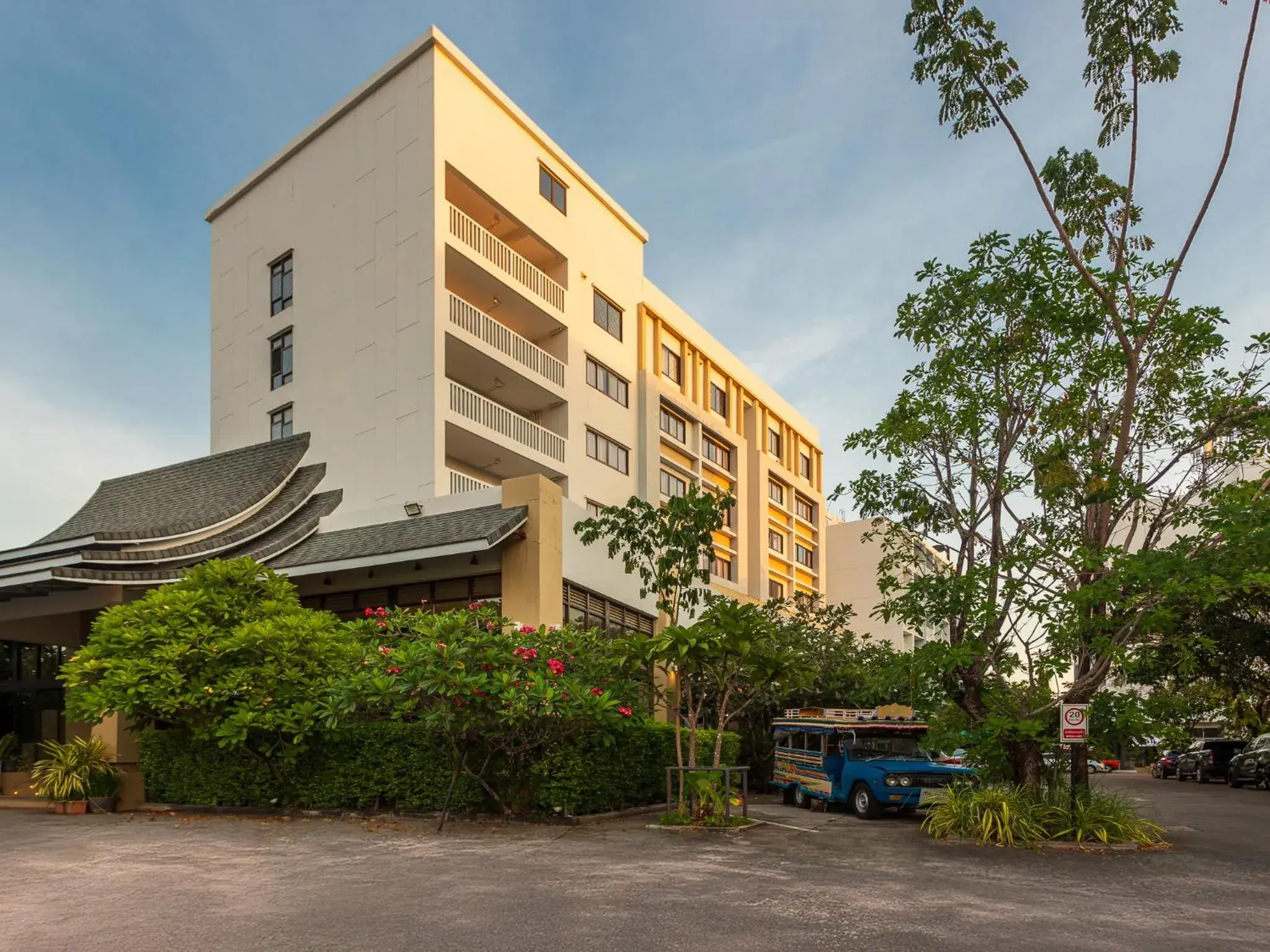 Property building in Recenta Phuket Suanluang by Deevana Property building in Recenta Phuket Suanluang by Deevana