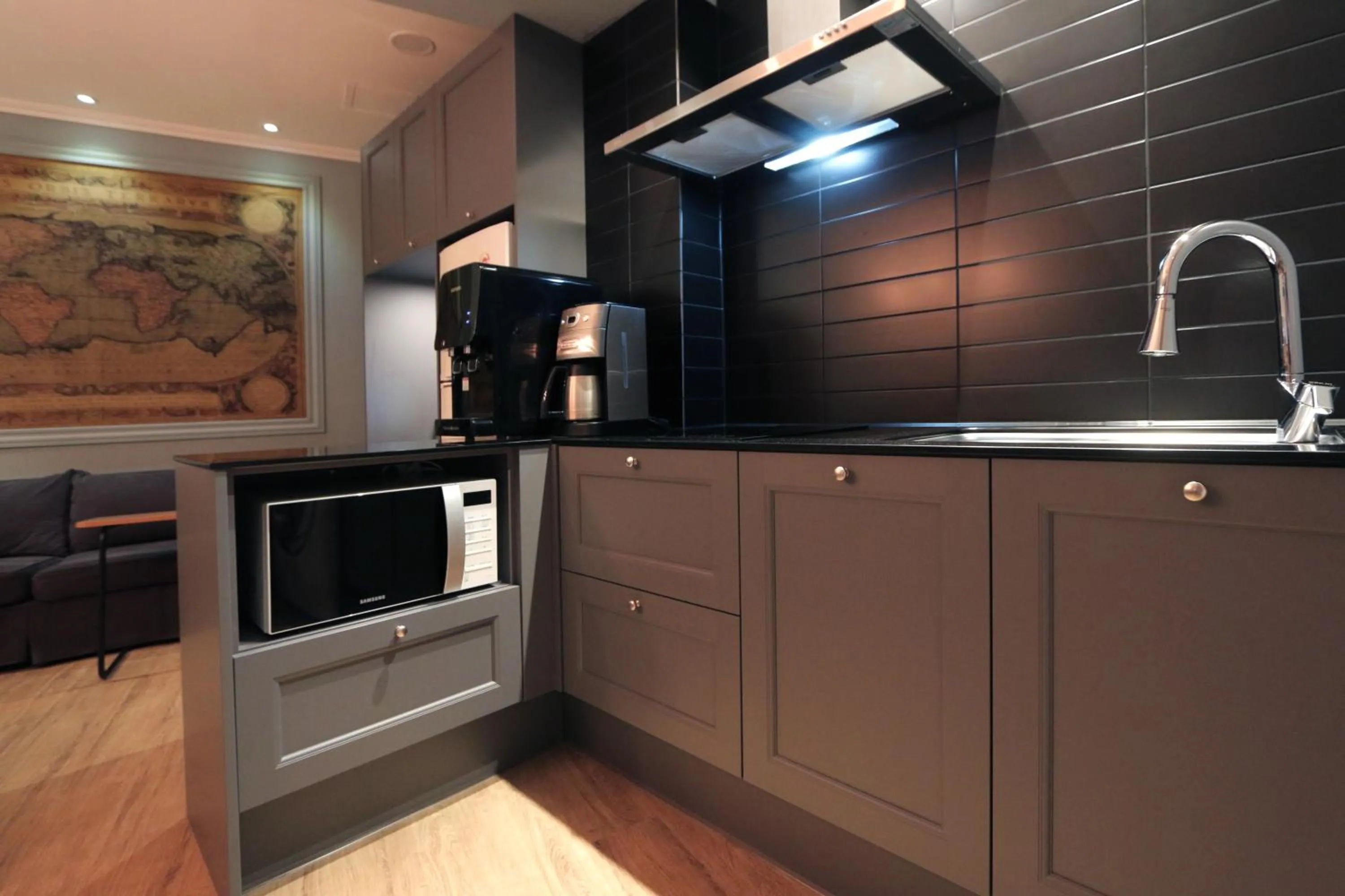 Communal lounge/ TV room in Blueboat Hostel Haeundae