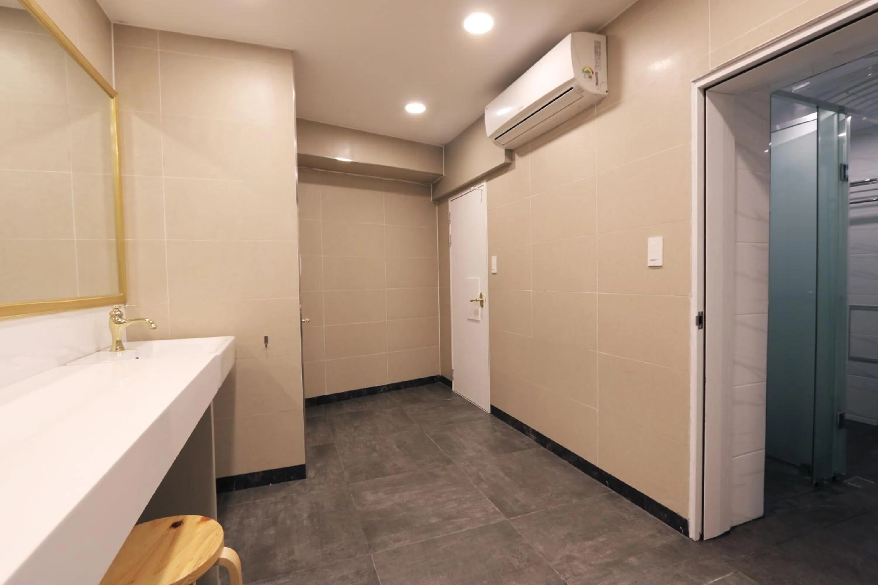 Shower in Blueboat Hostel Haeundae