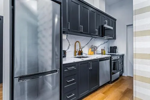 The McCaul Your Downtown Suite Stay Near AGO