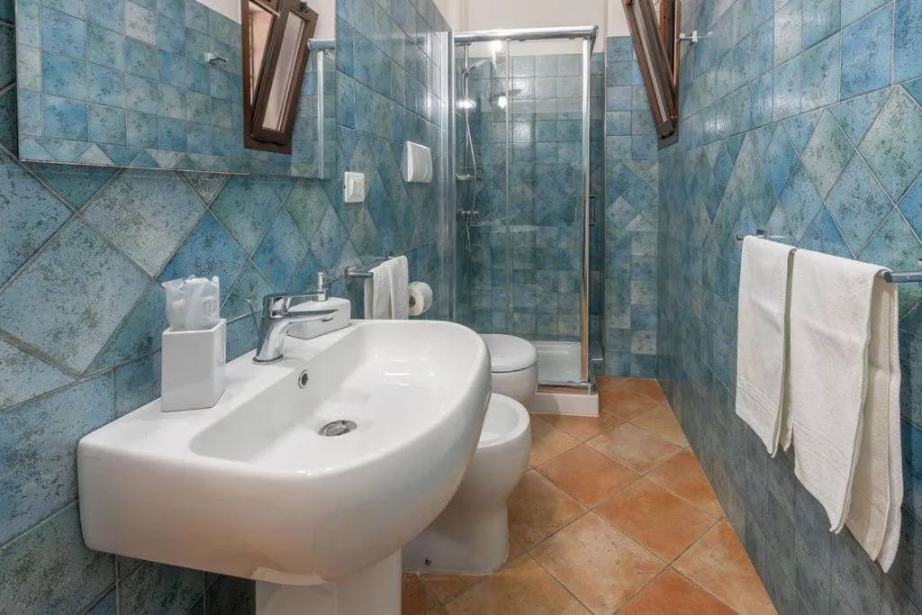 Shower in Gli Allori - Fuga dalla città