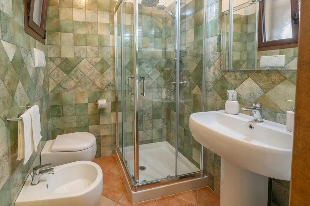 Shower in Gli Allori - Fuga dalla città