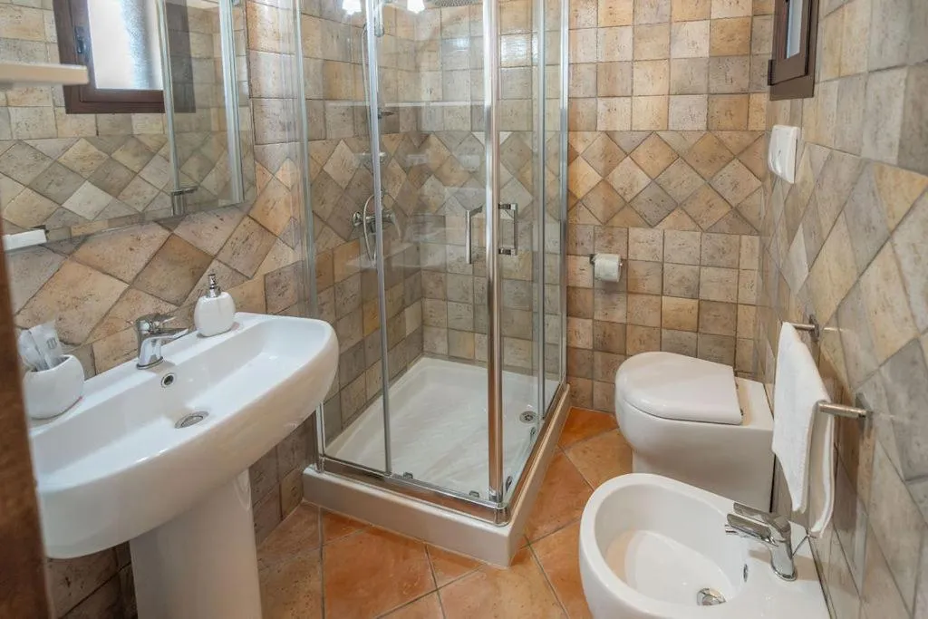 Shower in Gli Allori - Fuga dalla città